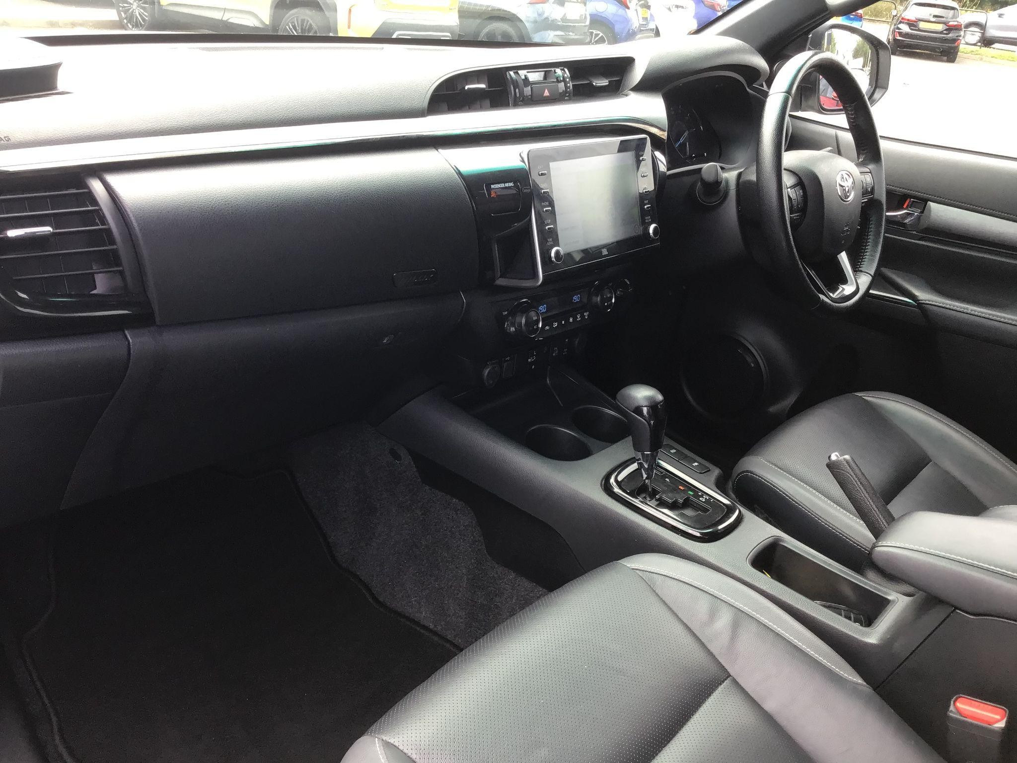 Toyota Hilux Image 13