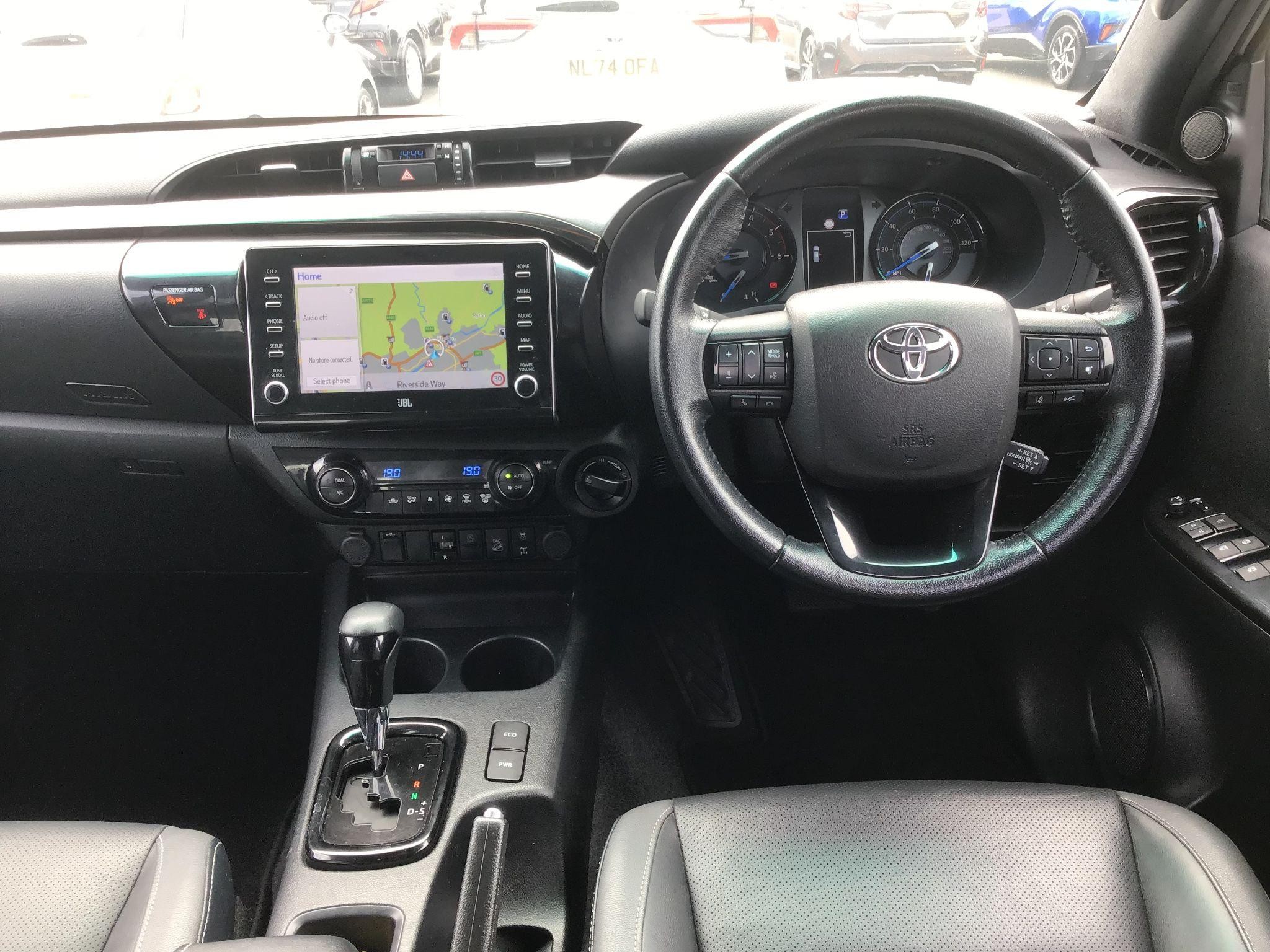 Toyota Hilux Image 14