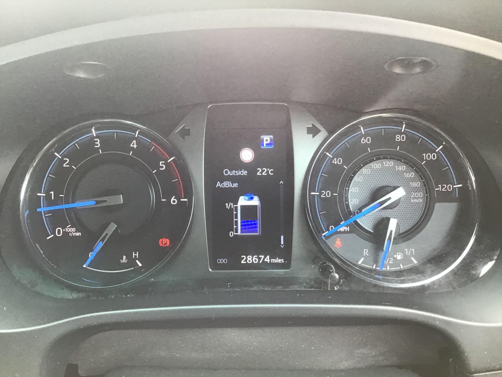 Toyota Hilux Image 18