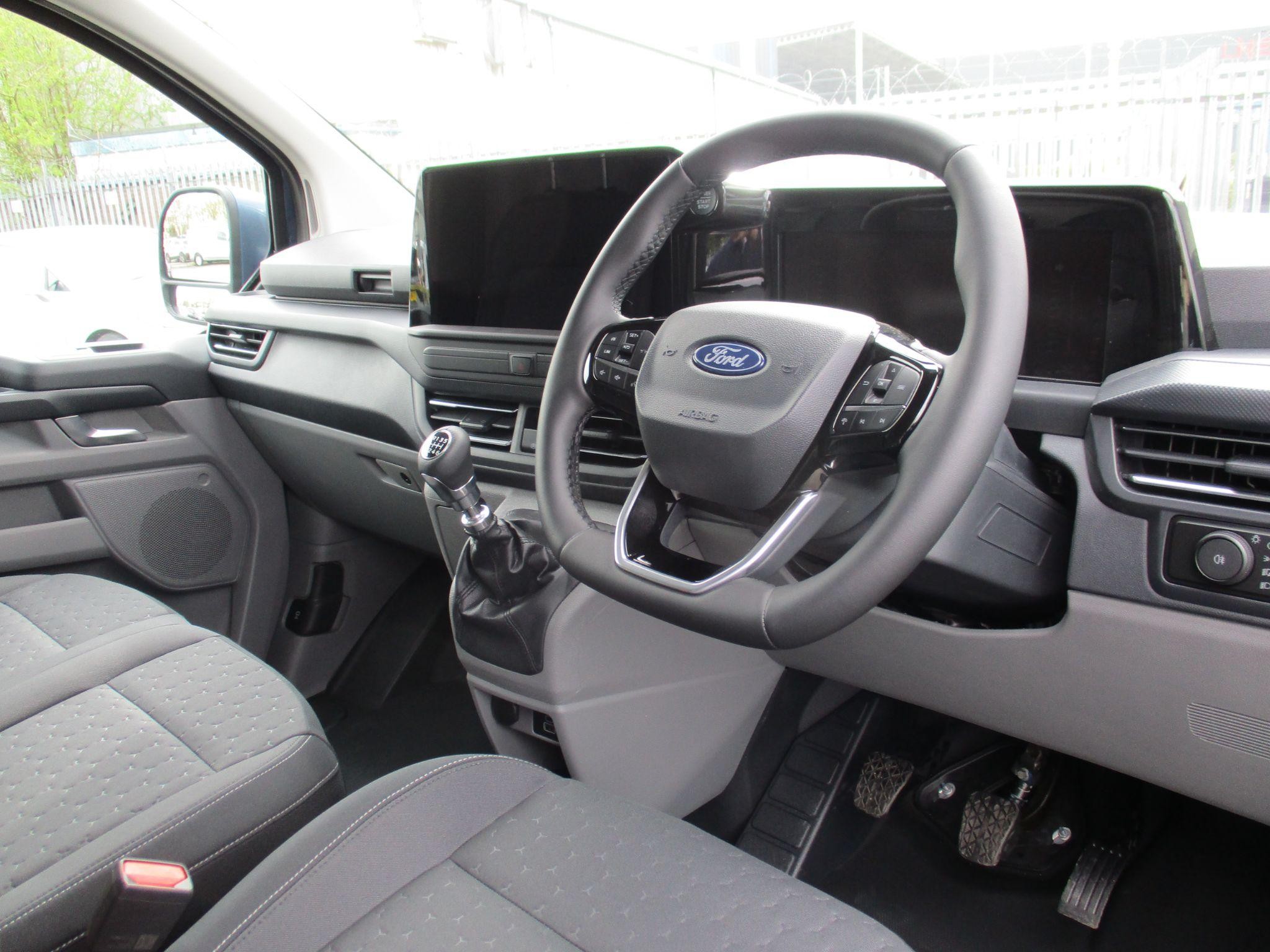 Ford Transit Custom Image 25