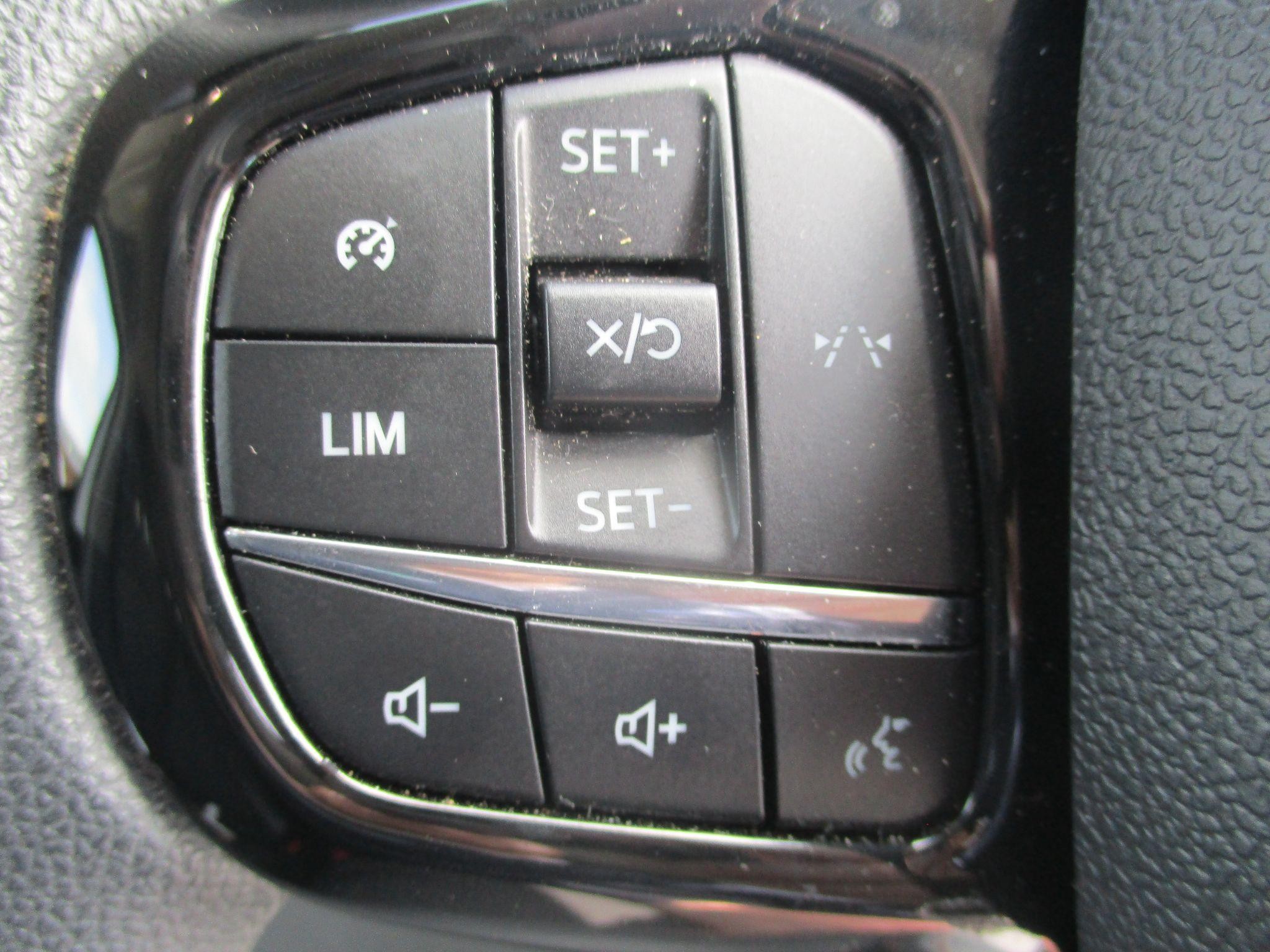 Ford Transit Custom Image 12