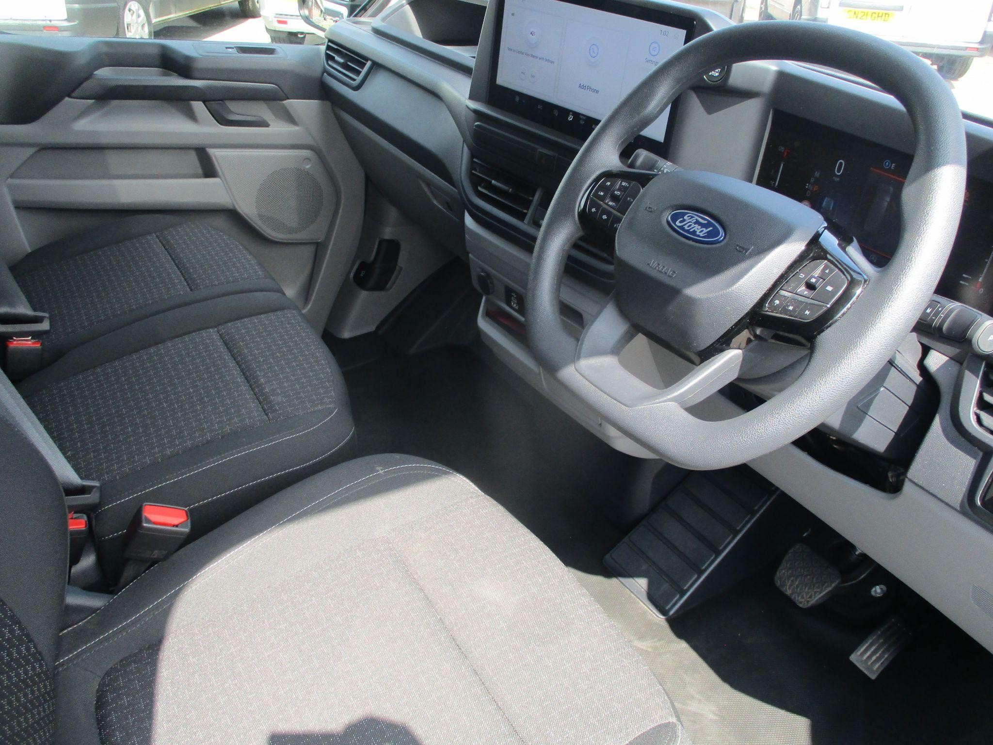 Ford Transit Custom Image 15