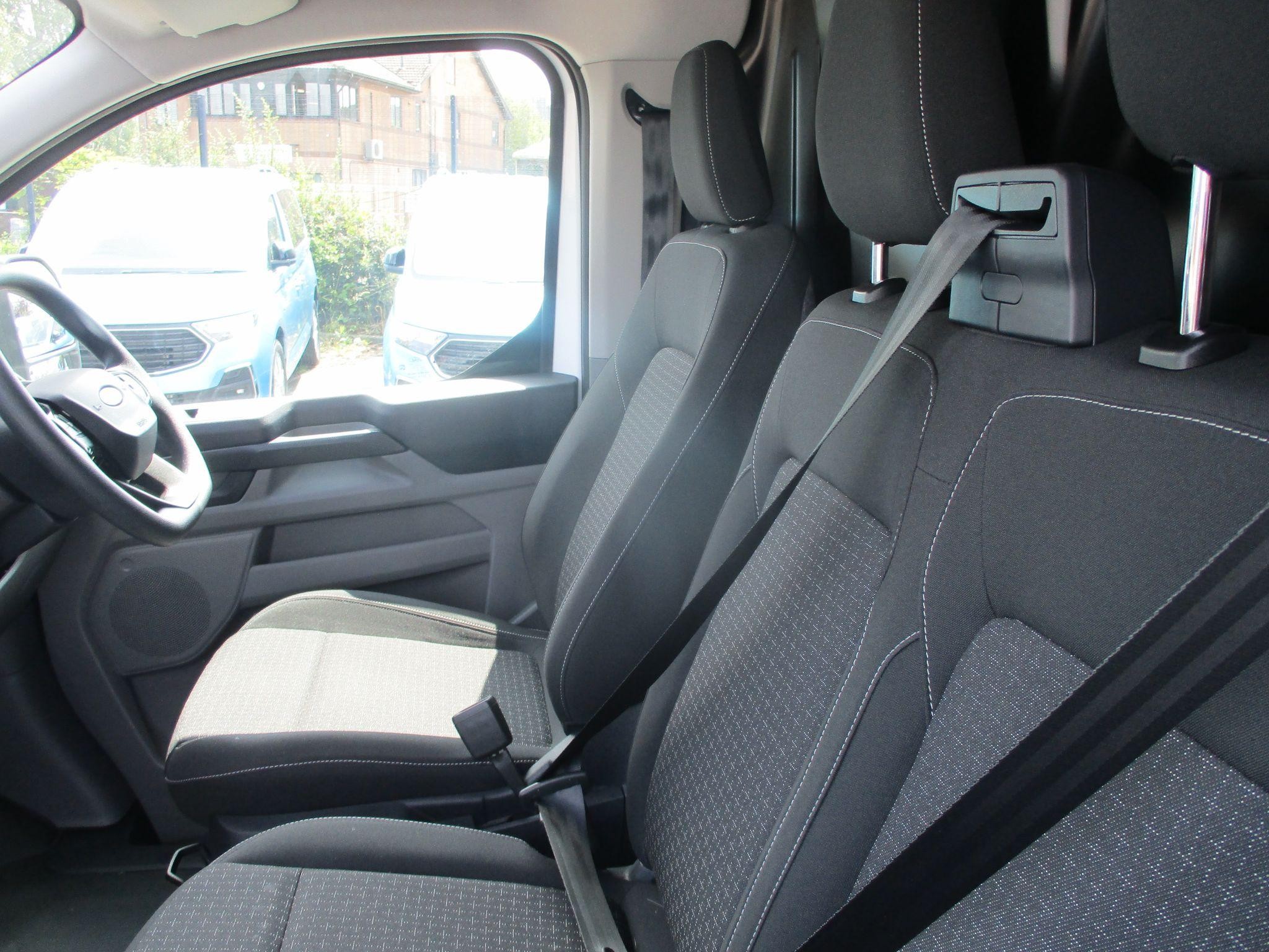 Ford Transit Custom Image 18