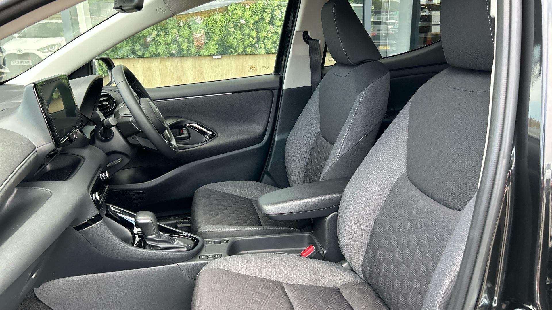Toyota Yaris Image 16