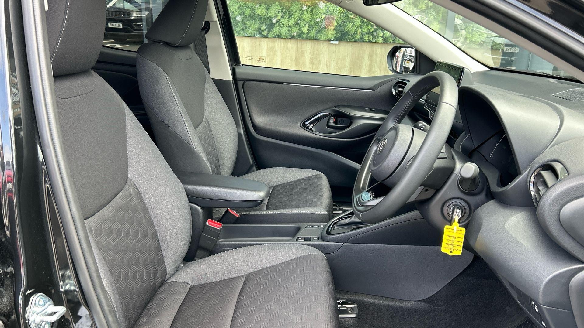 Toyota Yaris Image 17