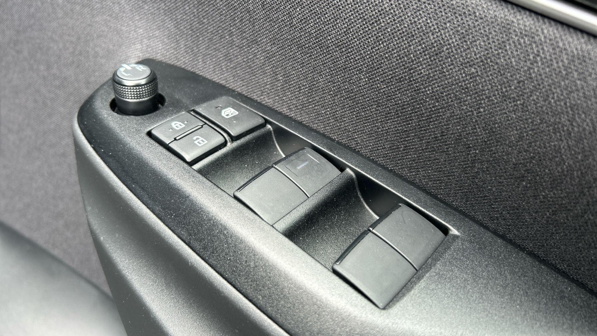 Toyota Yaris Image 38