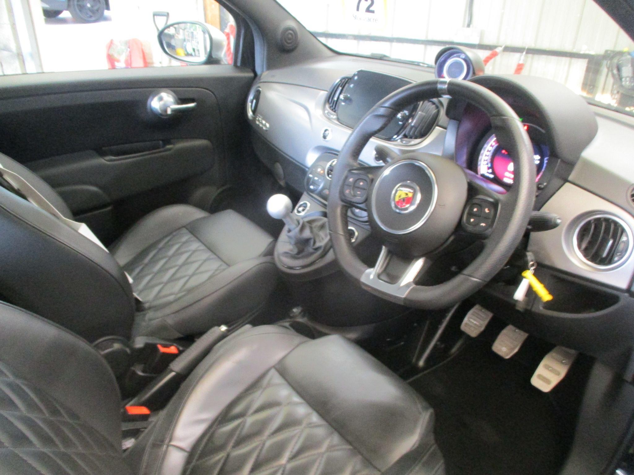 Abarth 595 Image 11