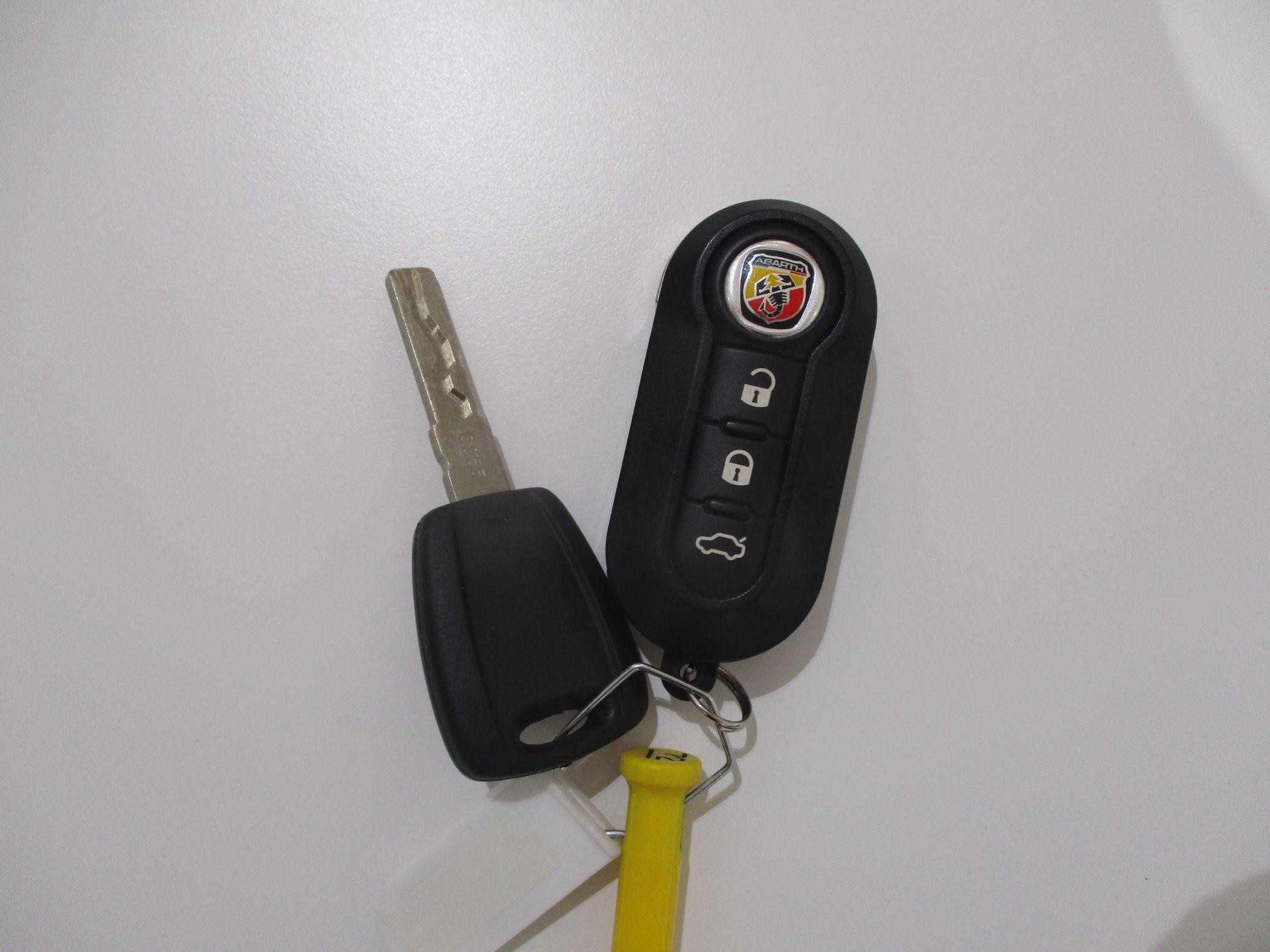 Abarth 595 Image 28