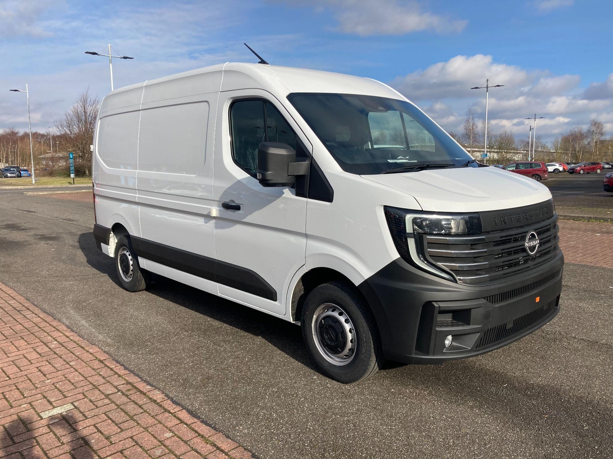 Nissan Interstar Image 1