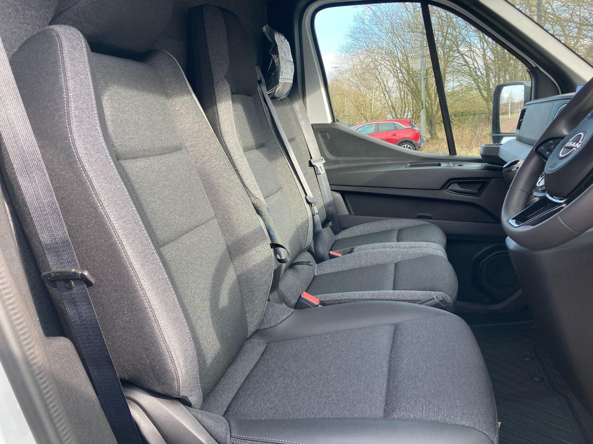 Nissan Interstar Image 11