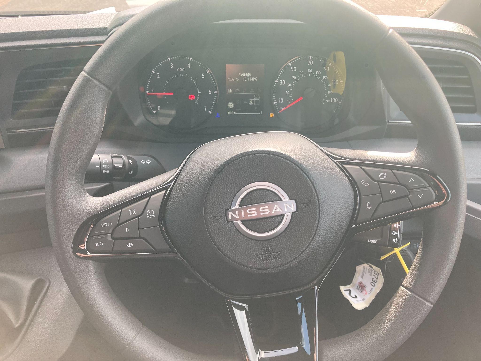 Nissan Interstar Image 12