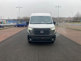 Nissan Interstar 2.0 dCi 35 Acenta L3 Medium Roof Euro 6 (s/s) 4dr null Image 2