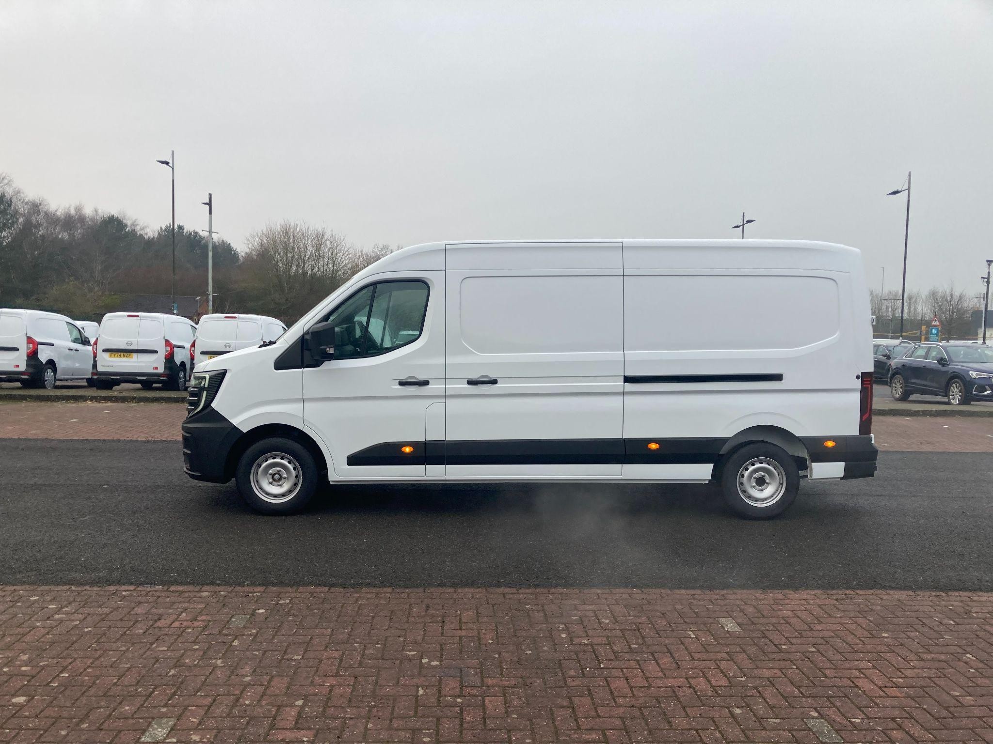 Nissan Interstar Image 4
