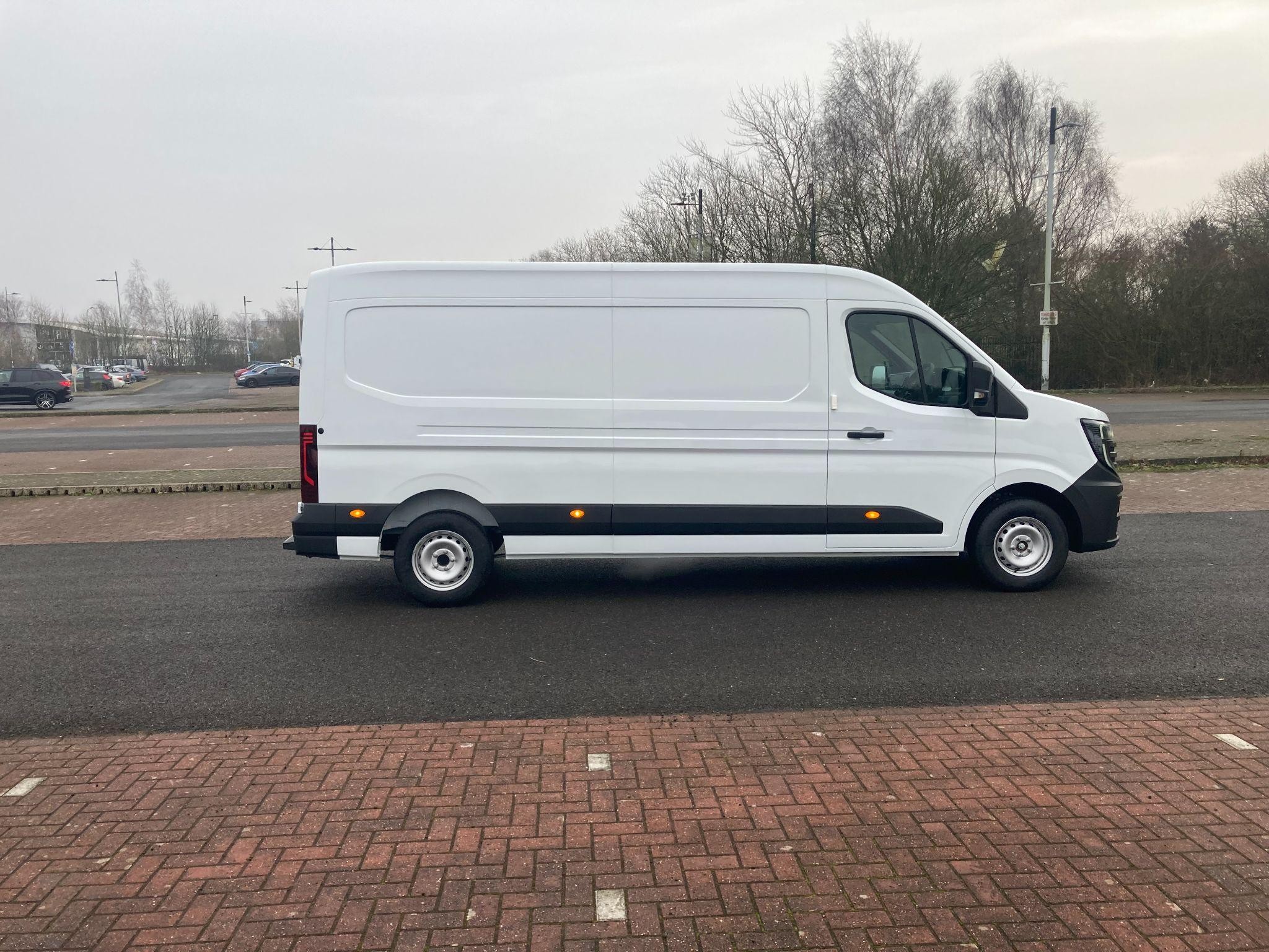 Nissan Interstar Image 10