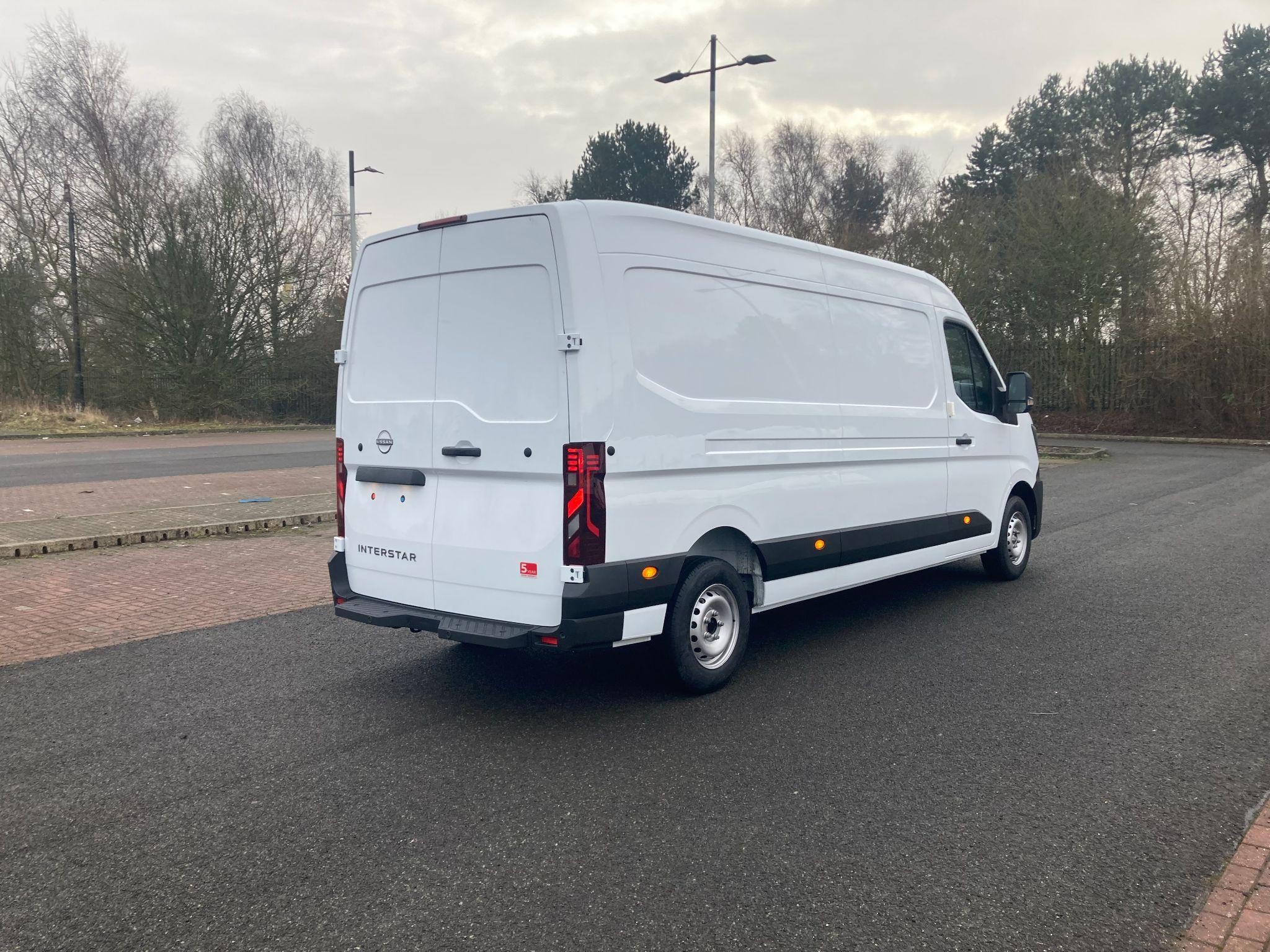 Nissan Interstar Image 11