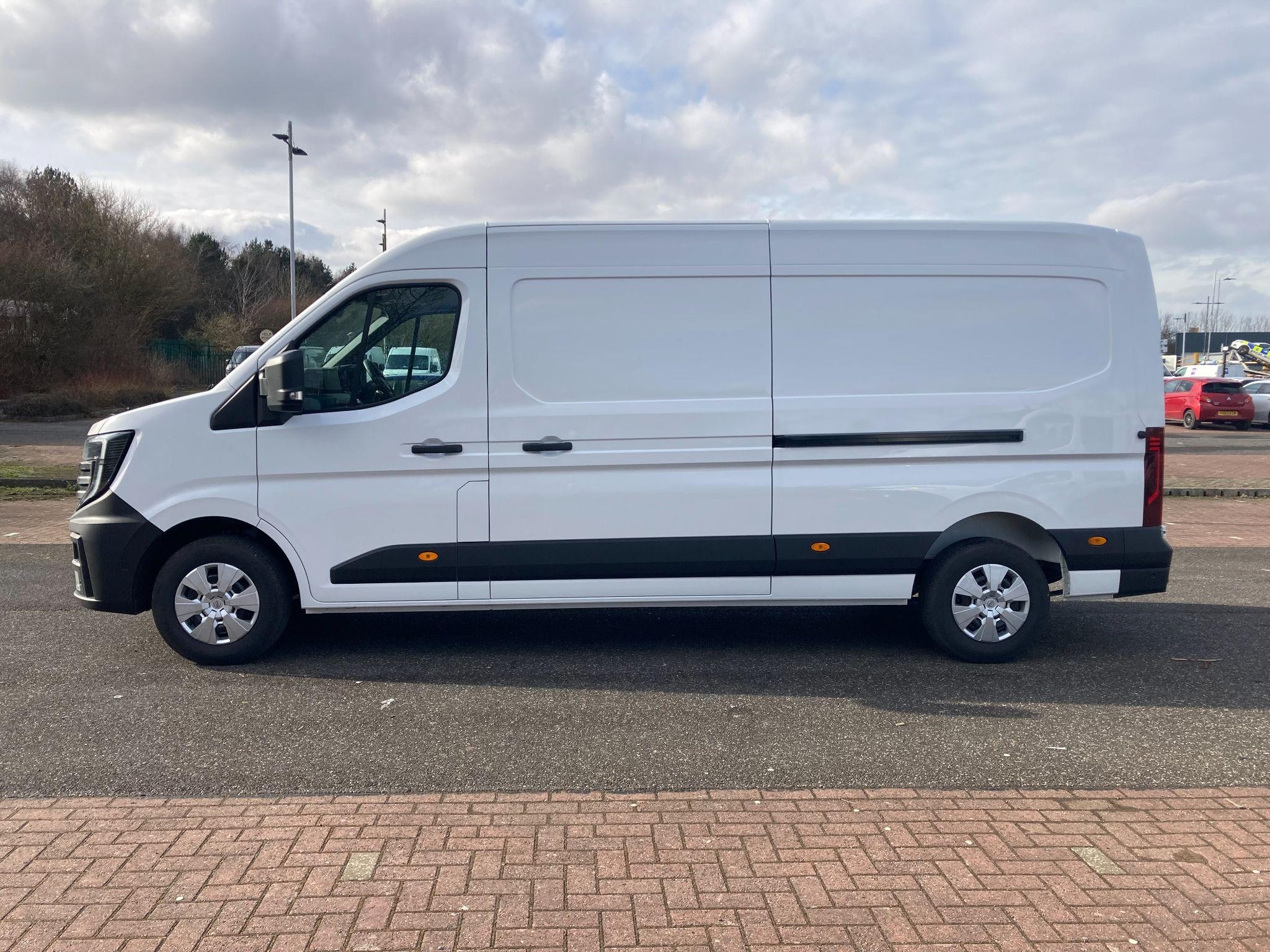 Nissan Interstar Image 4