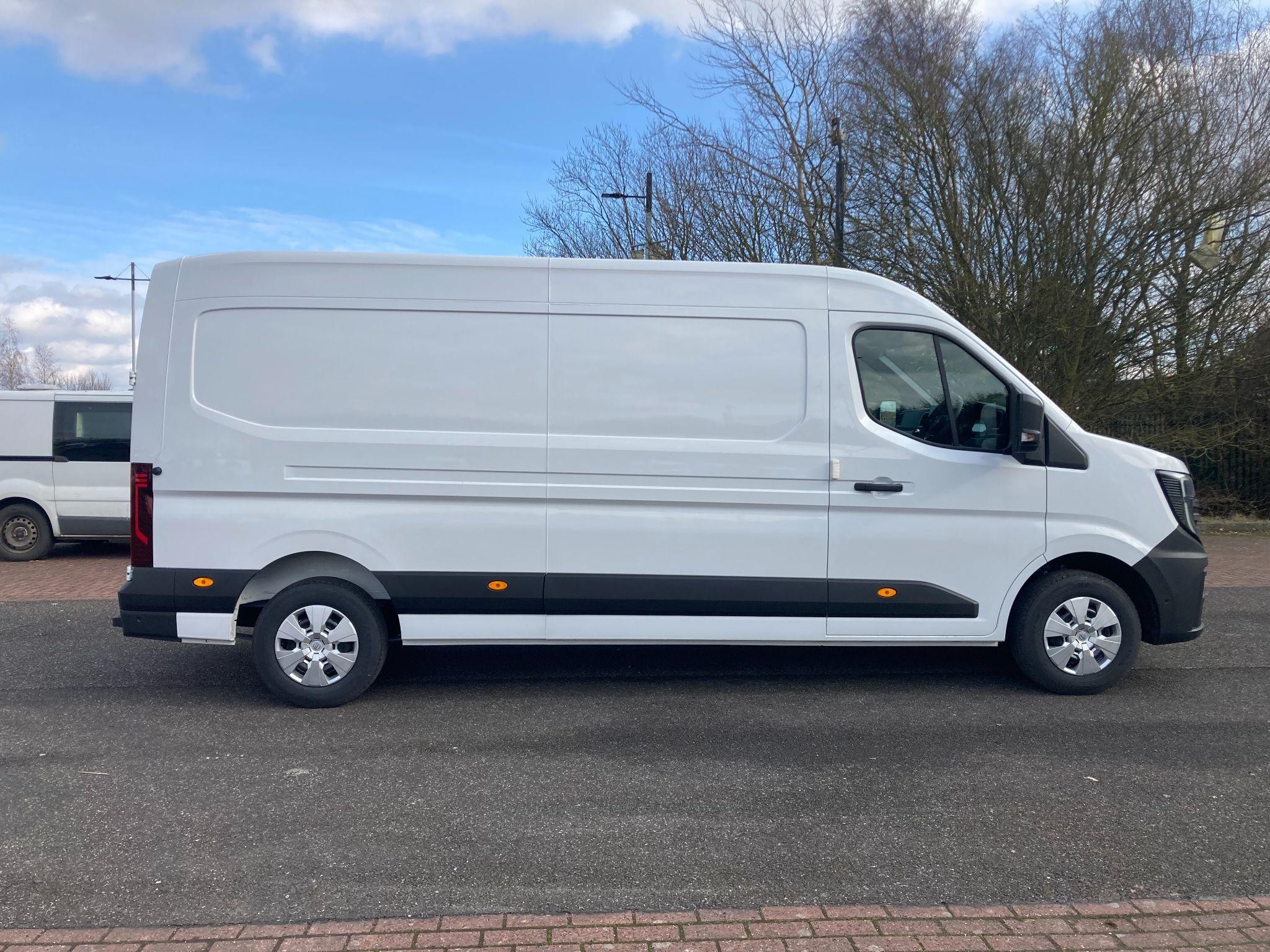 Nissan Interstar Image 8