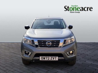 Nissan Navara 2.3 dCi Acenta 4WD Euro 6 (s/s) 4dr OW72ZVT Image 2