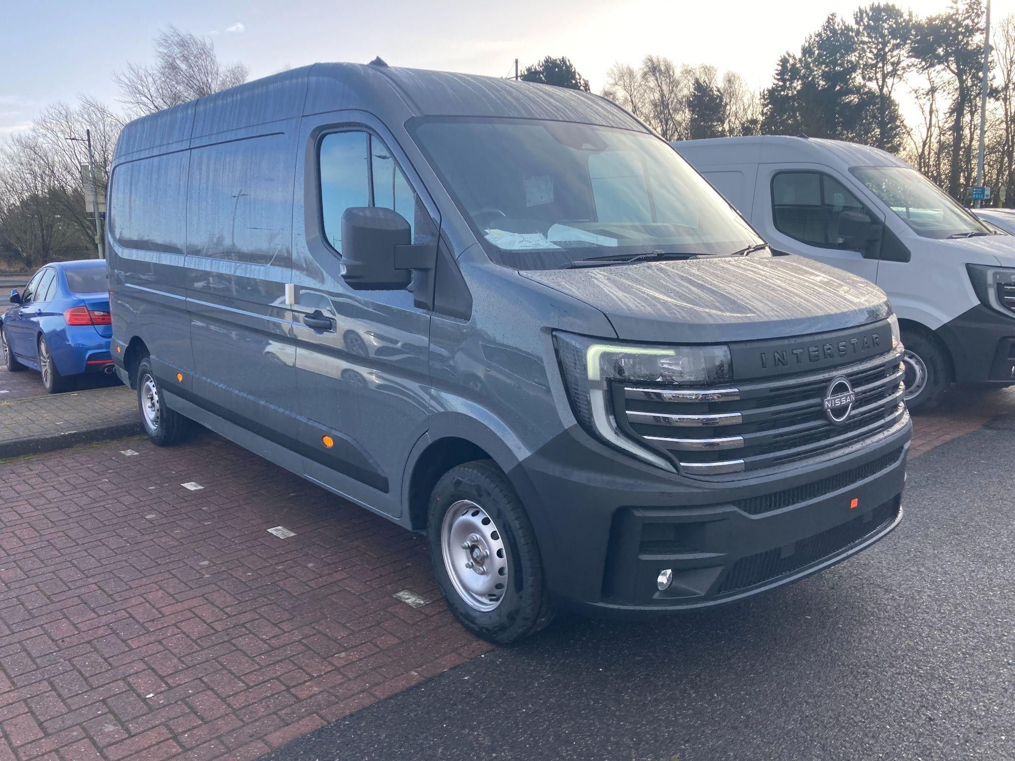 Nissan Interstar Image 1