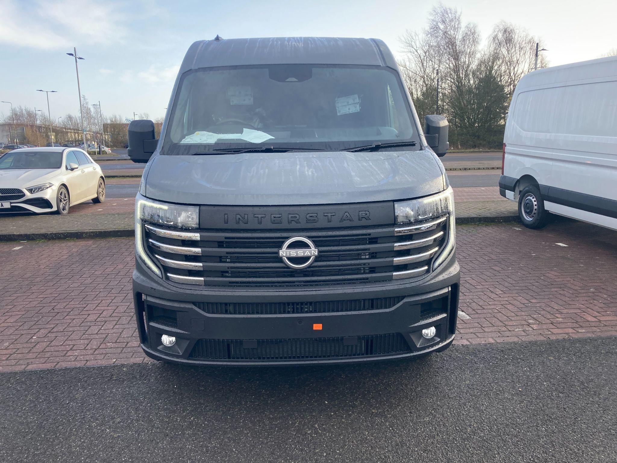Nissan Interstar Image 2