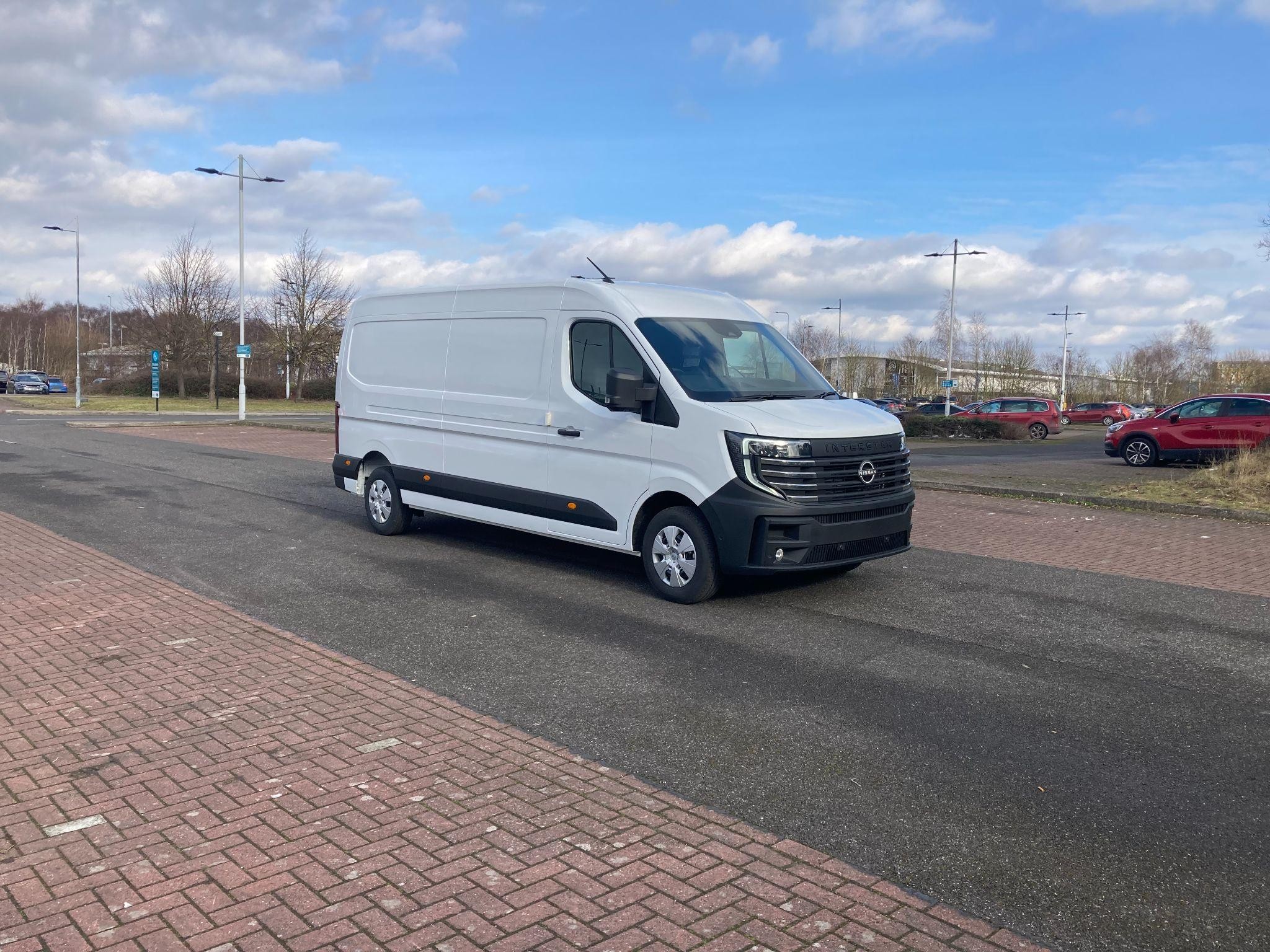 Nissan Interstar Image 1