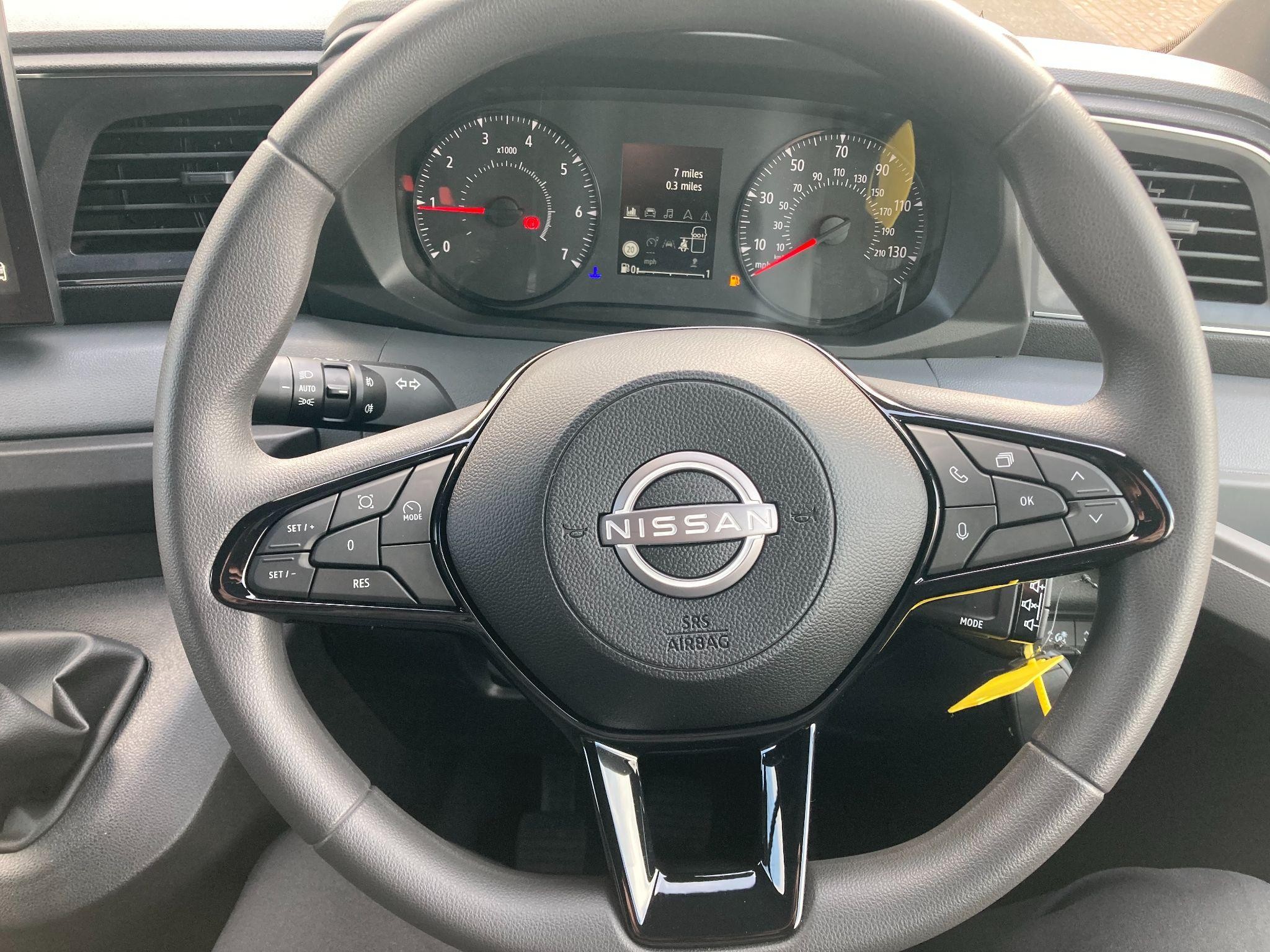 Nissan Interstar Image 17