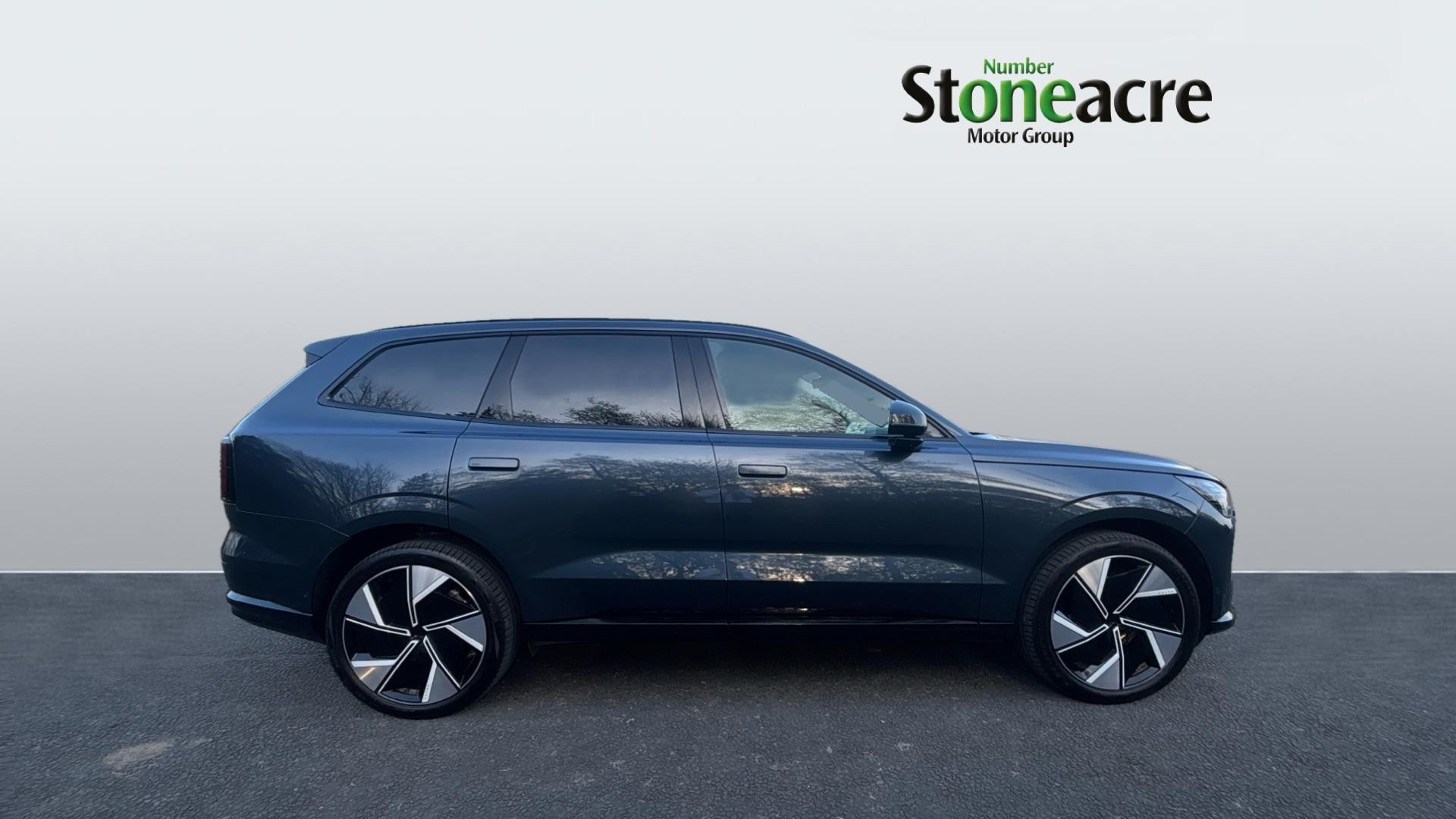 Volvo EX90 Image 3
