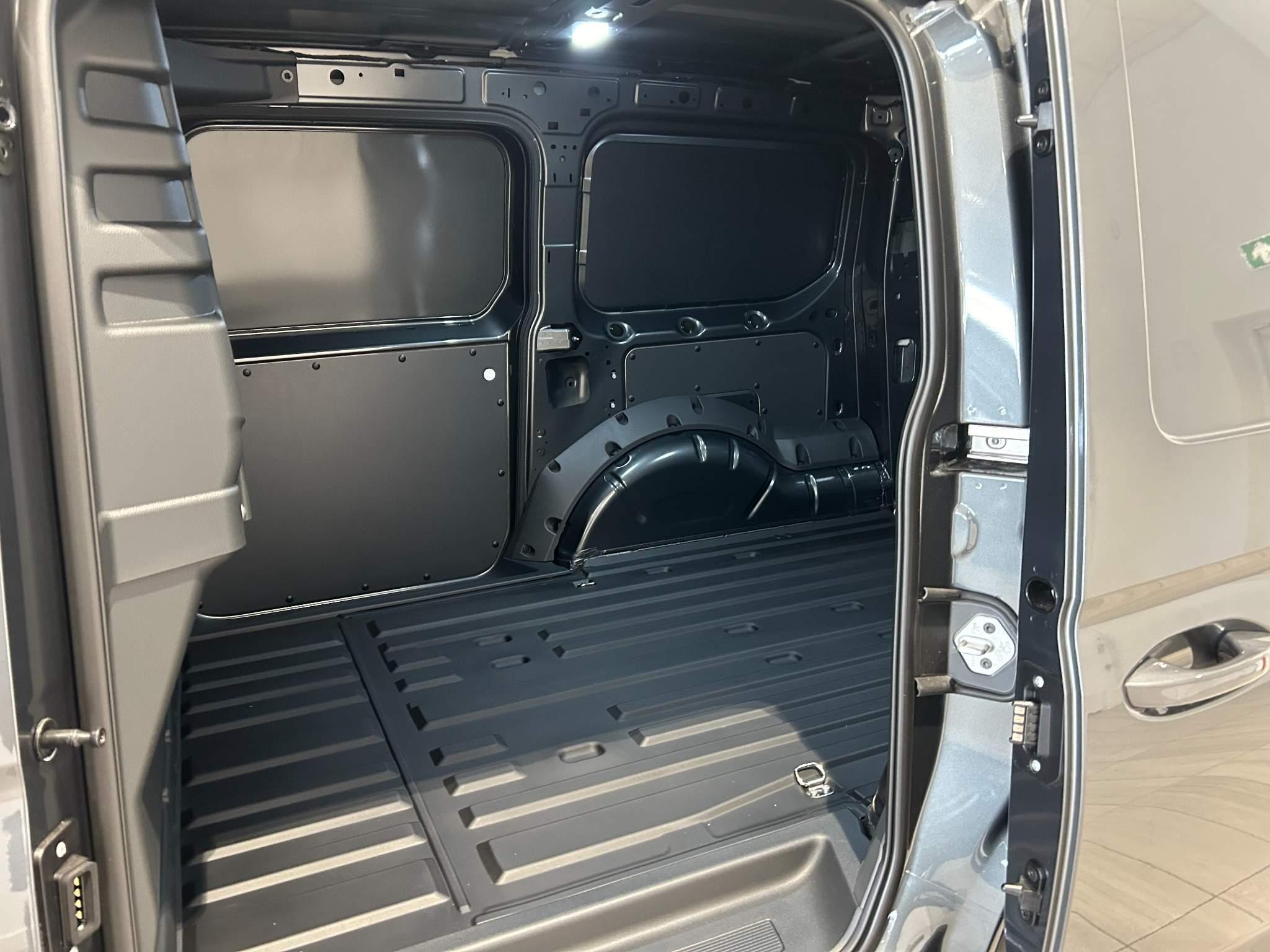 Ford Transit Connect Image 8