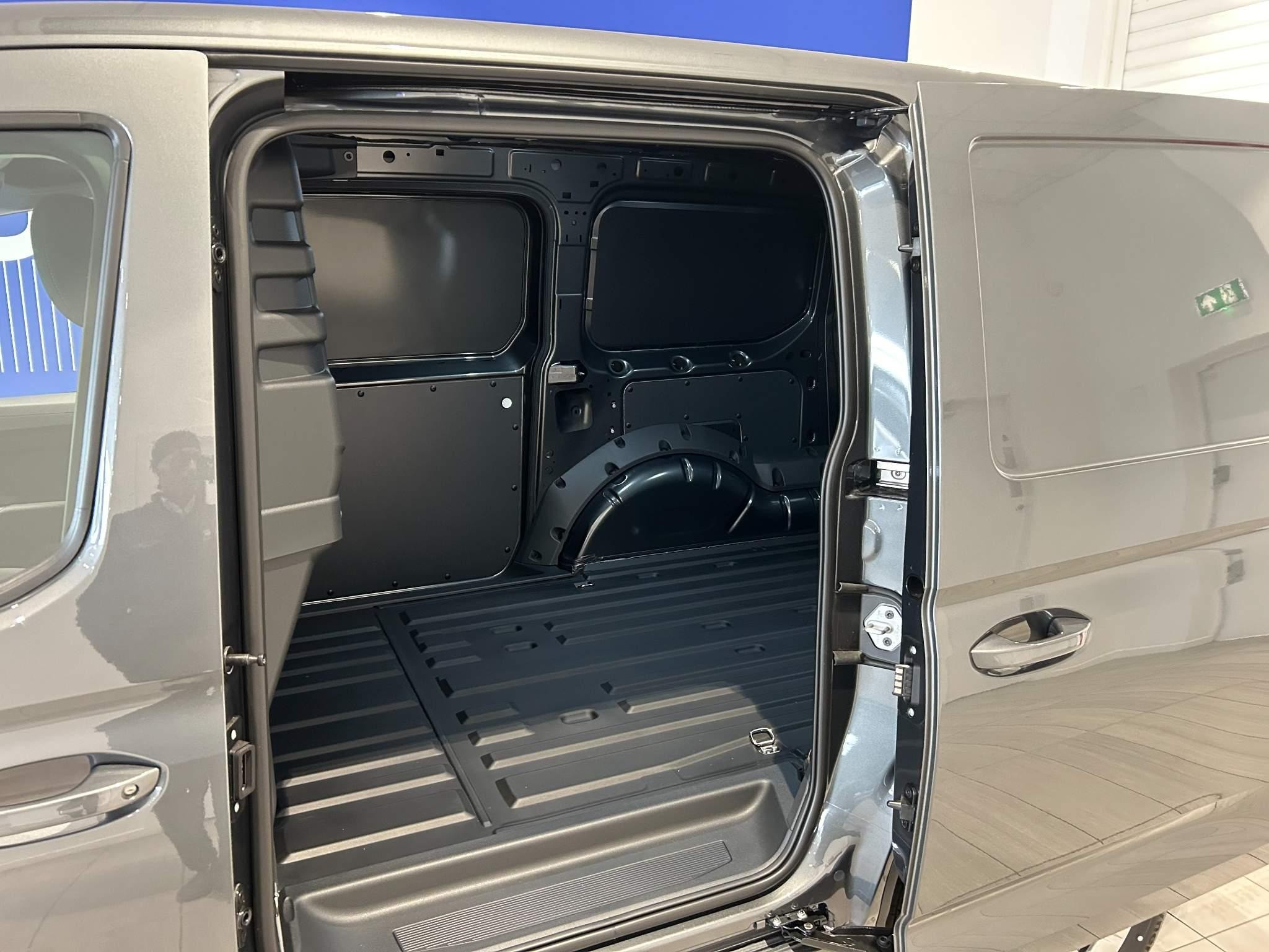 Ford Transit Connect Image 9