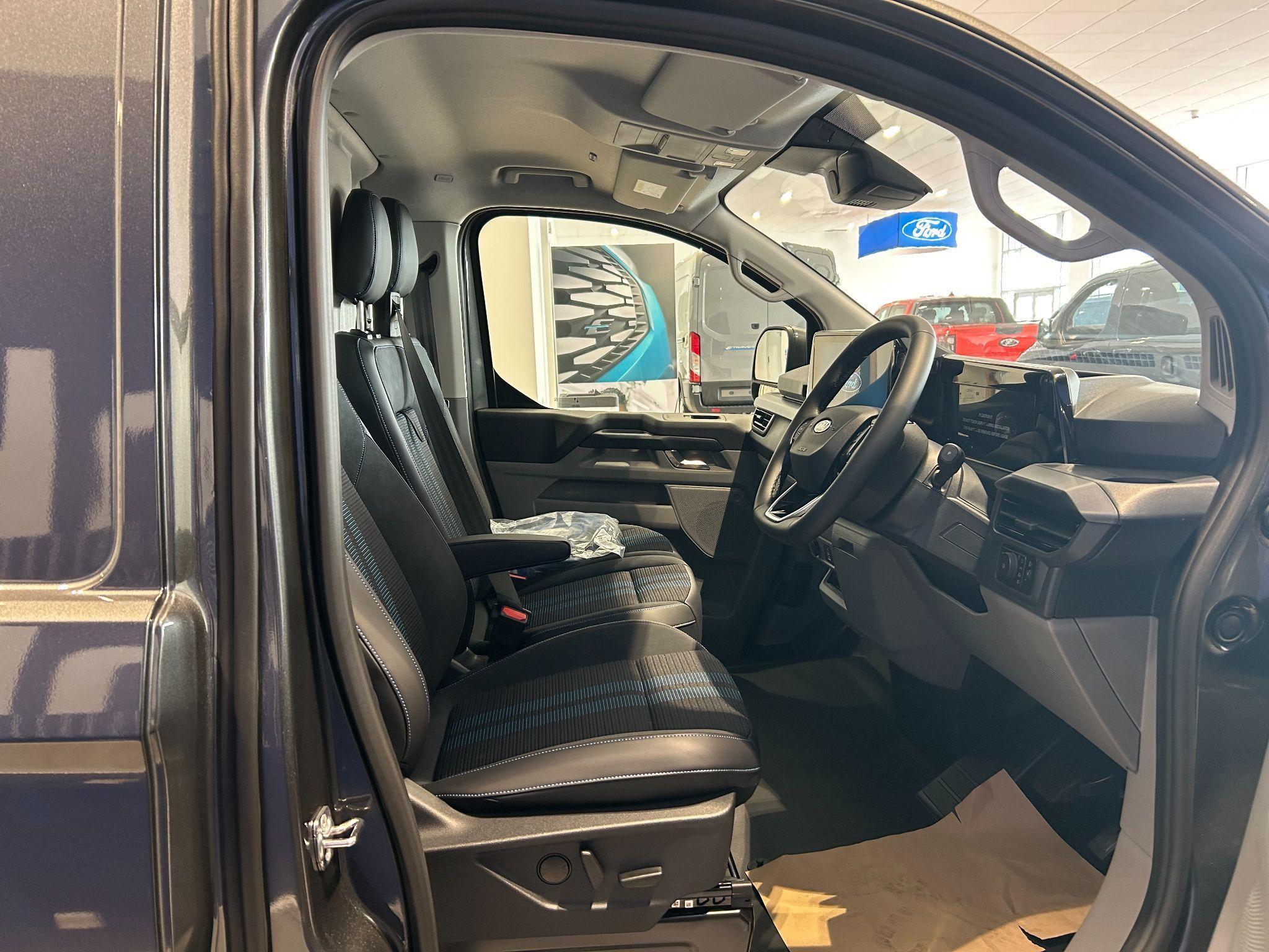 Ford Transit Custom Image 11