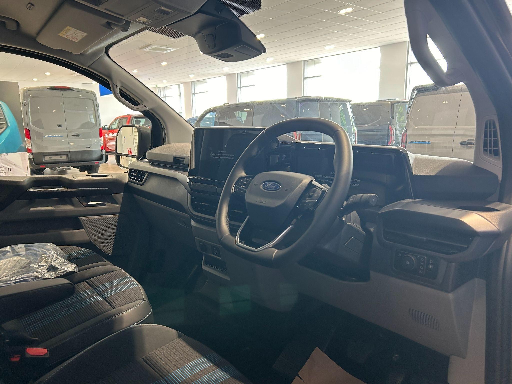 Ford Transit Custom Image 25