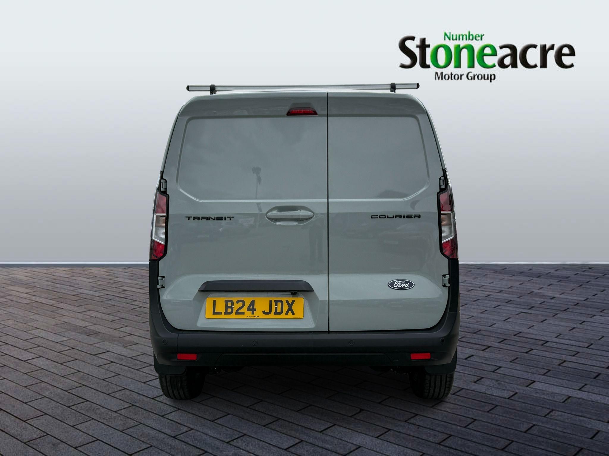 Ford Transit Courier Image 6