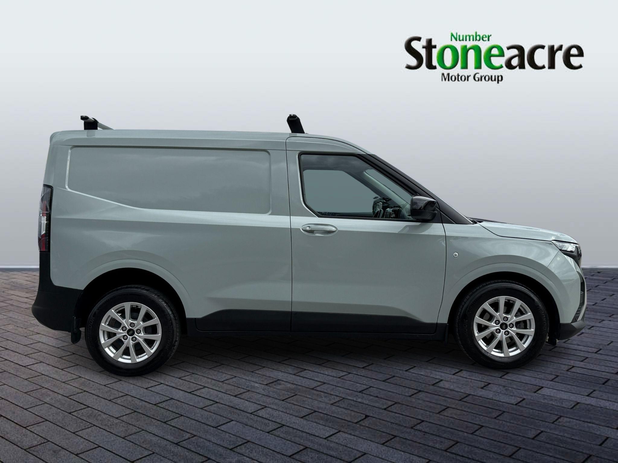 Ford Transit Courier Image 7