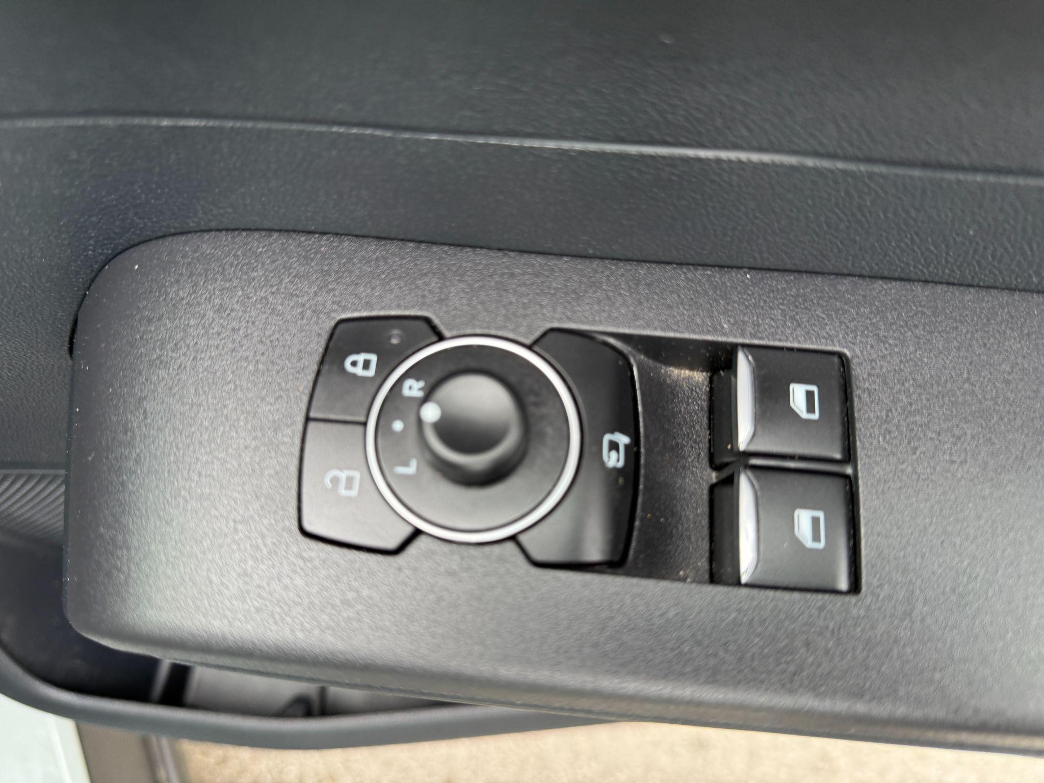 Ford Transit Courier Image 10