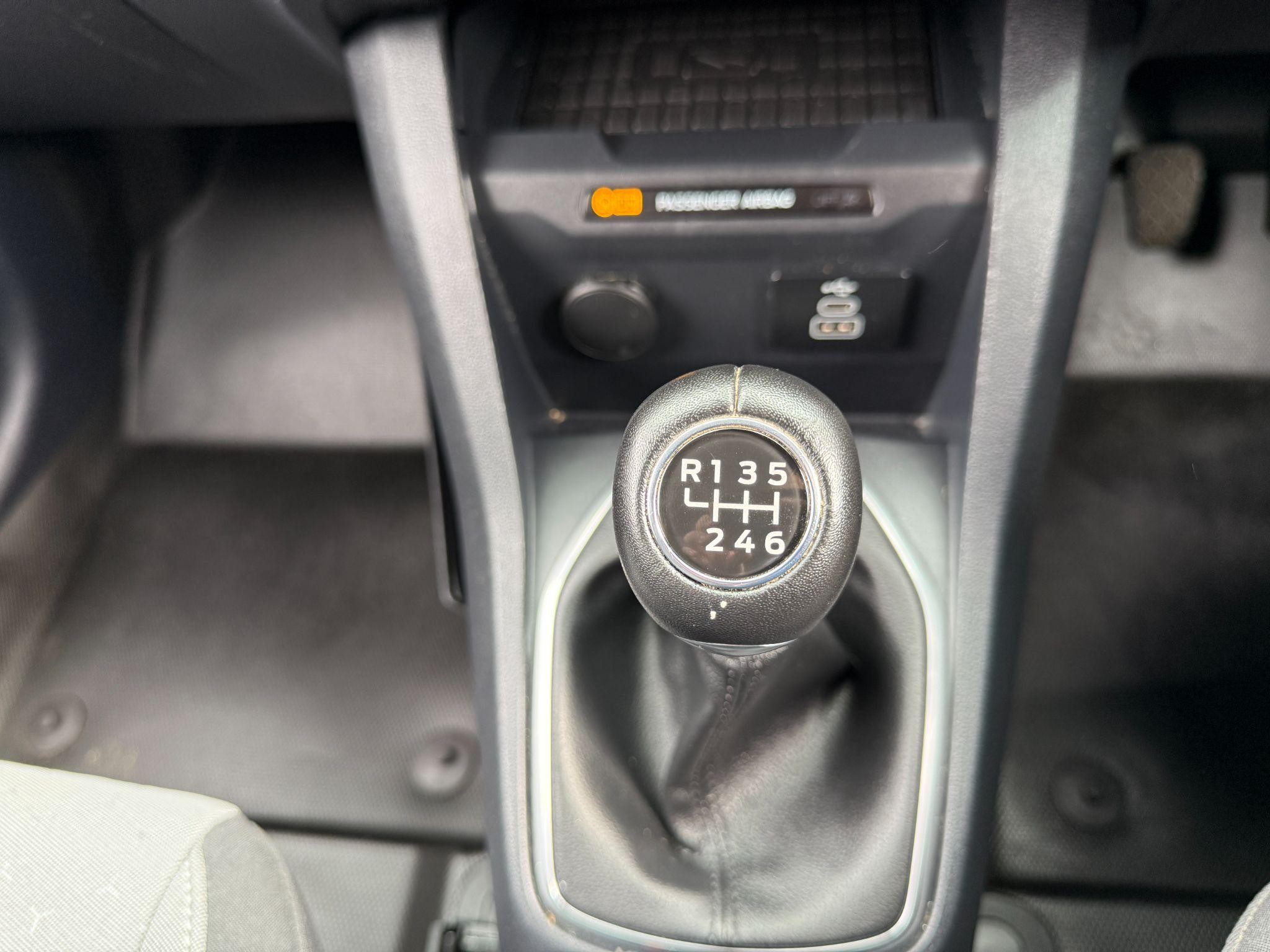 Ford Transit Courier Image 14