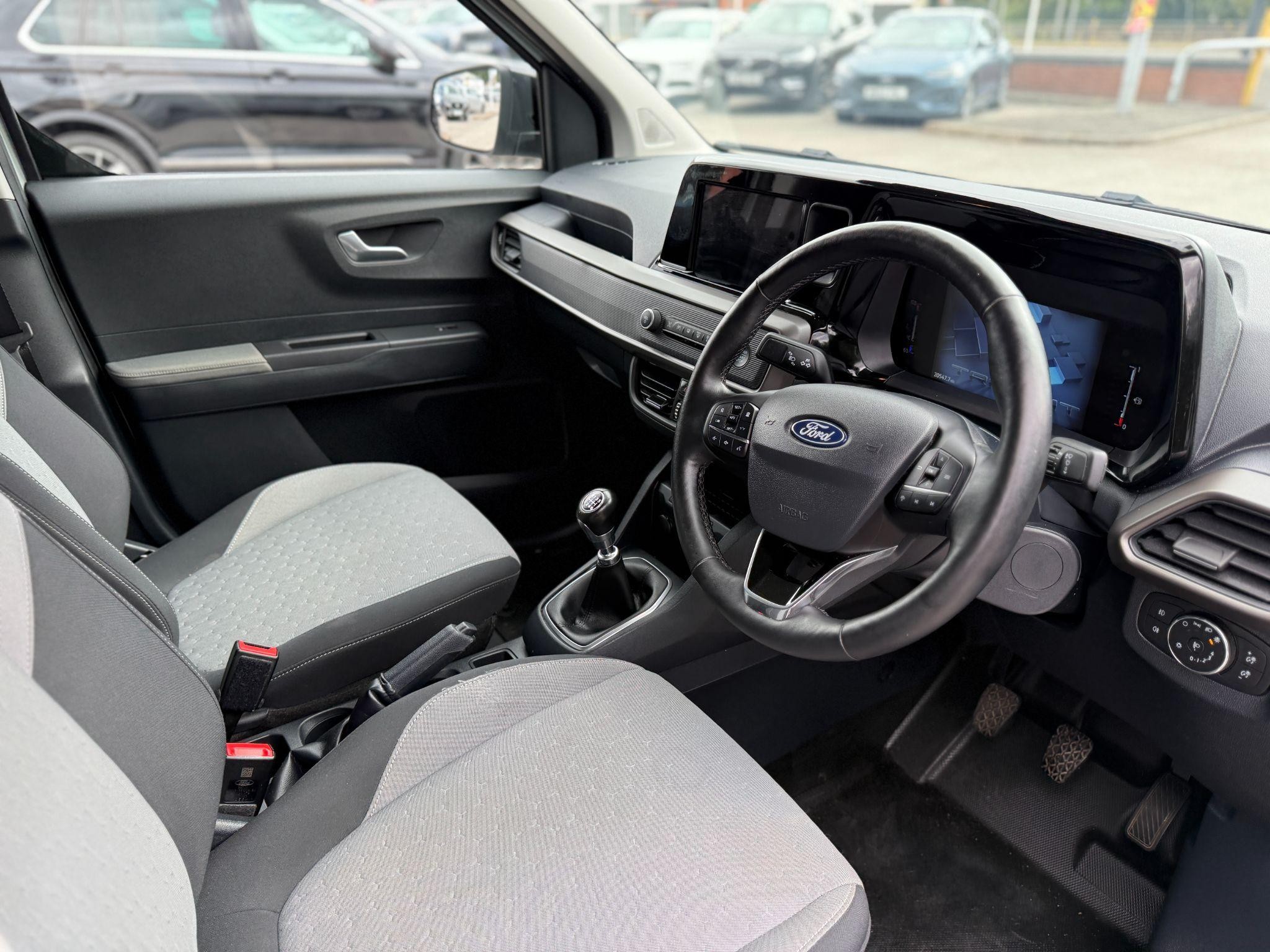 Ford Transit Courier Image 27