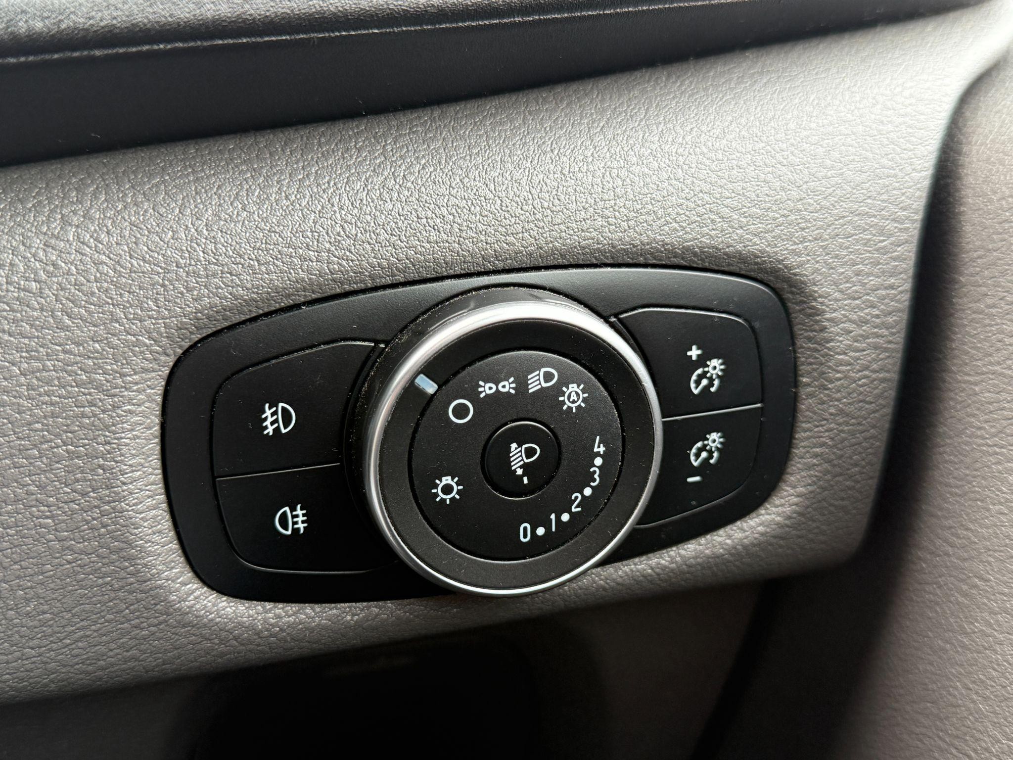 Ford Transit Custom Image 14