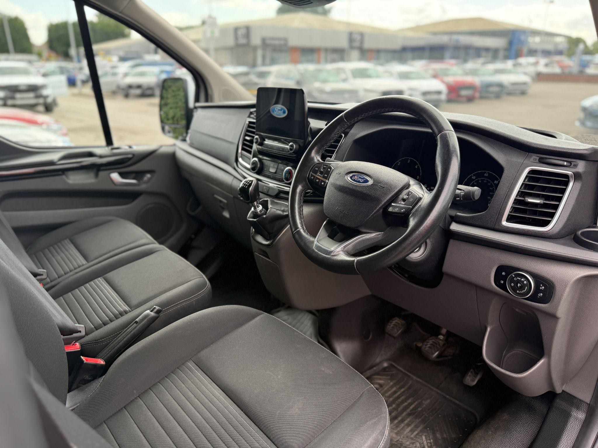 Ford Transit Custom Image 17