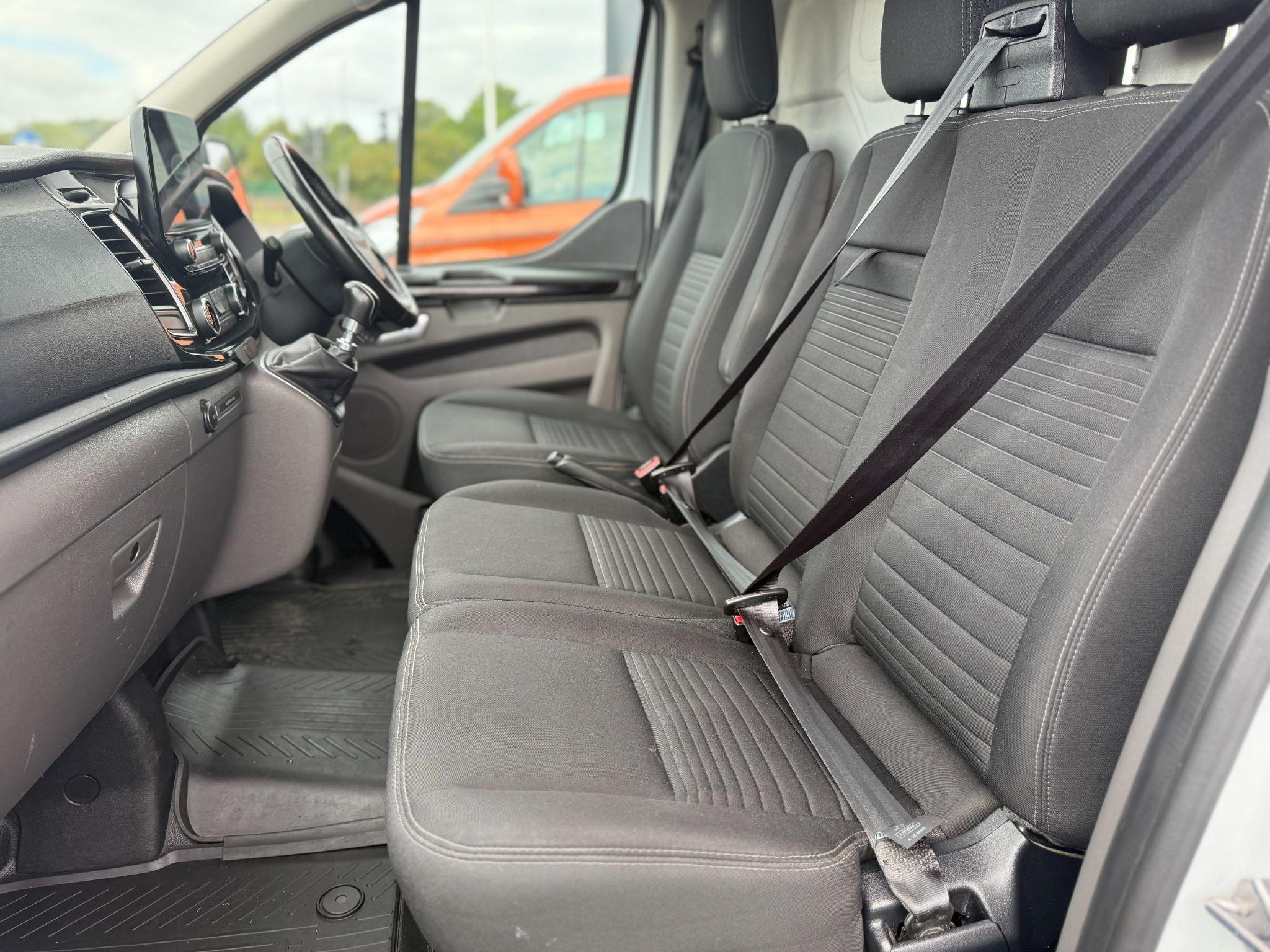 Ford Transit Custom Image 20