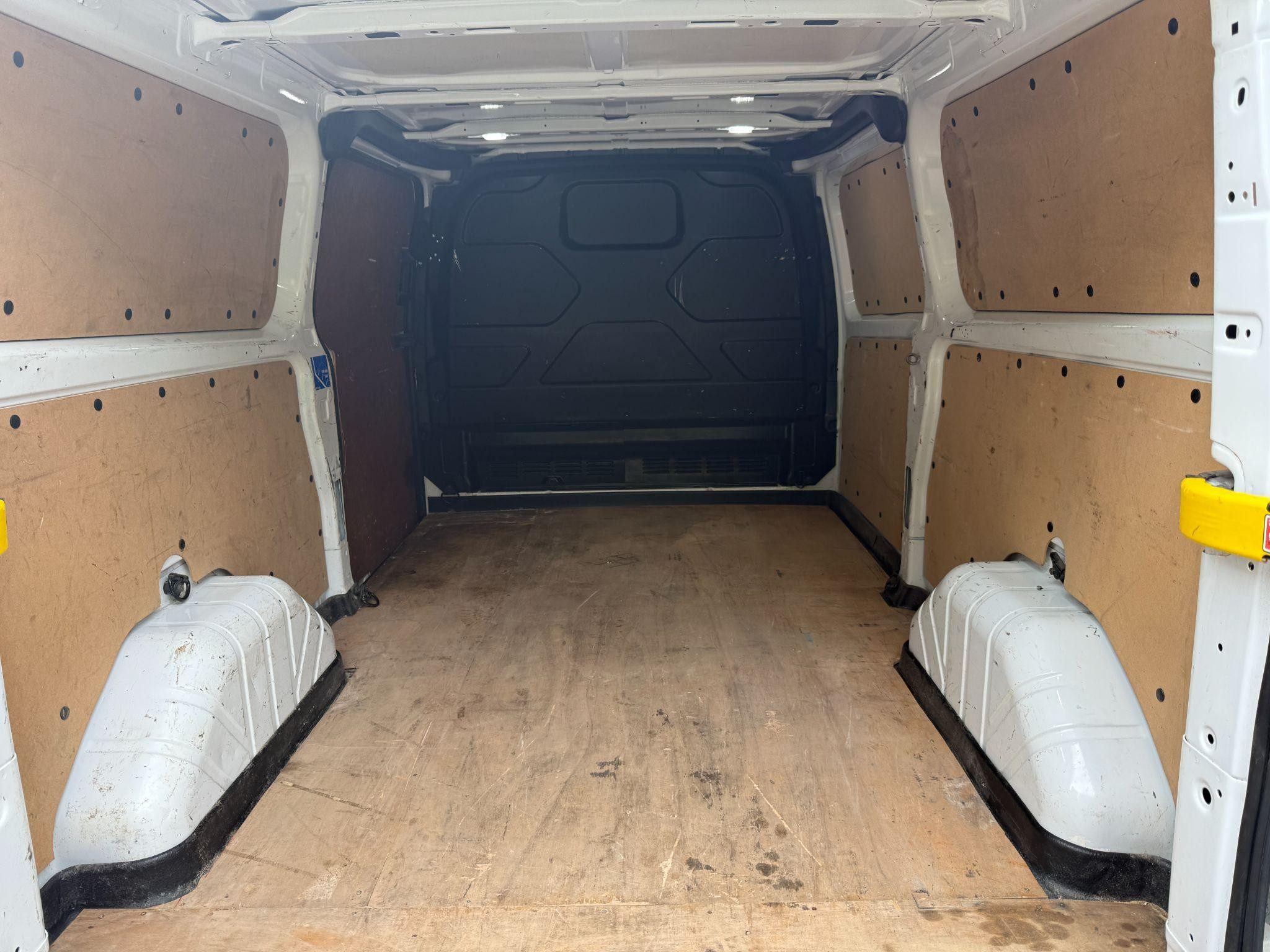 Ford Transit Custom Image 25