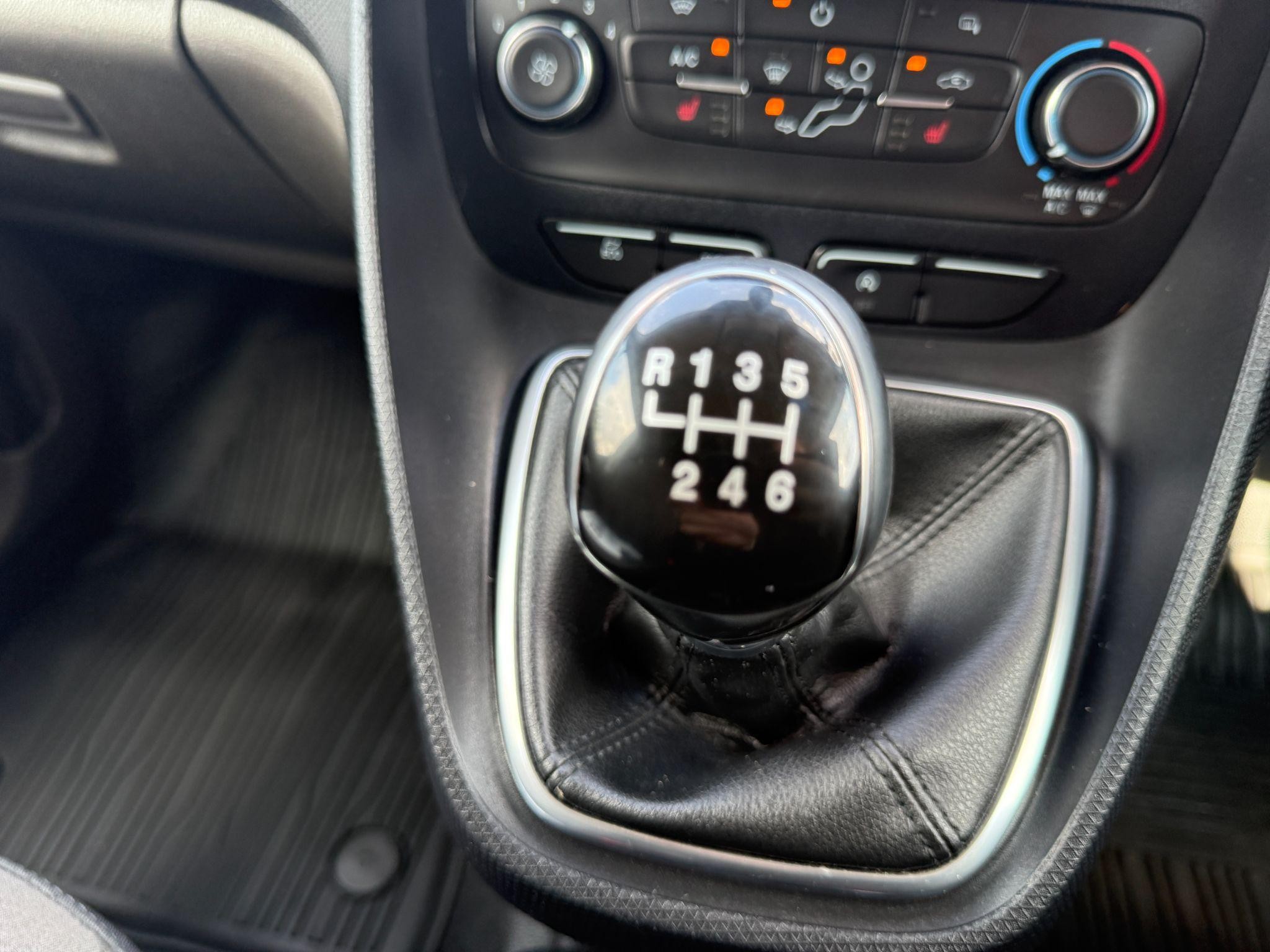 Ford Transit Connect Image 18