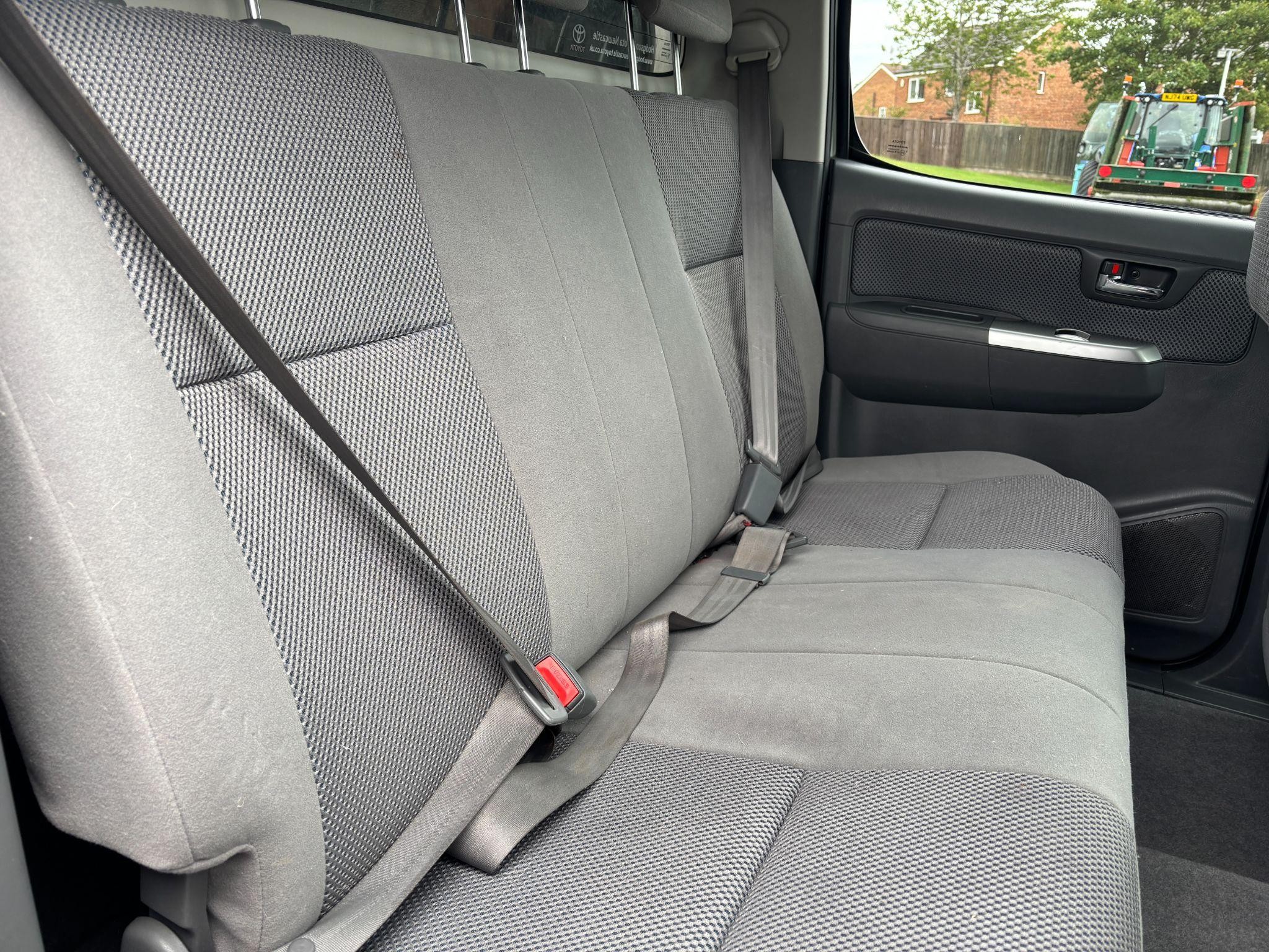 Toyota Hilux Image 17