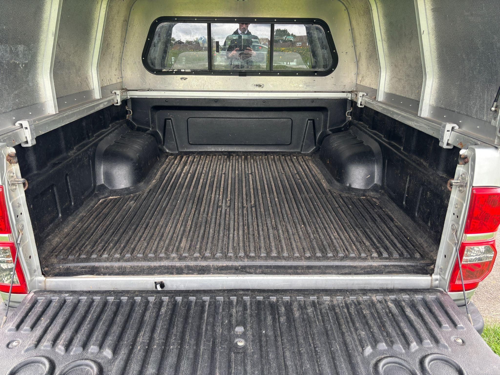 Toyota Hilux Image 18