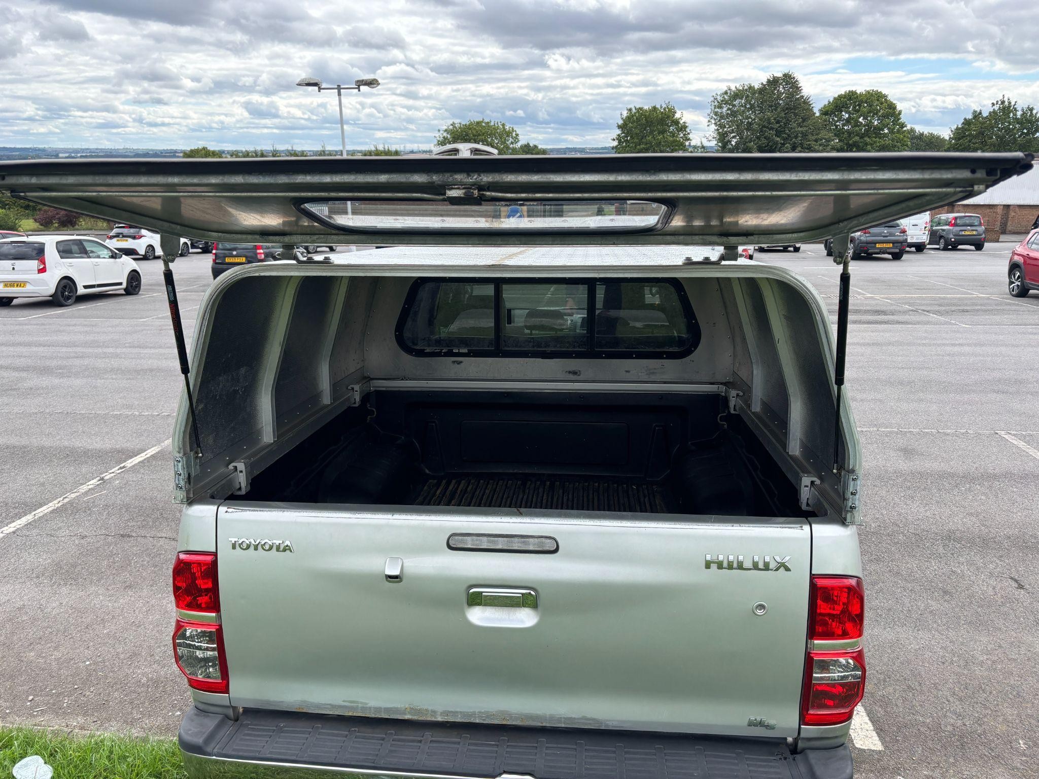 Toyota Hilux Image 19