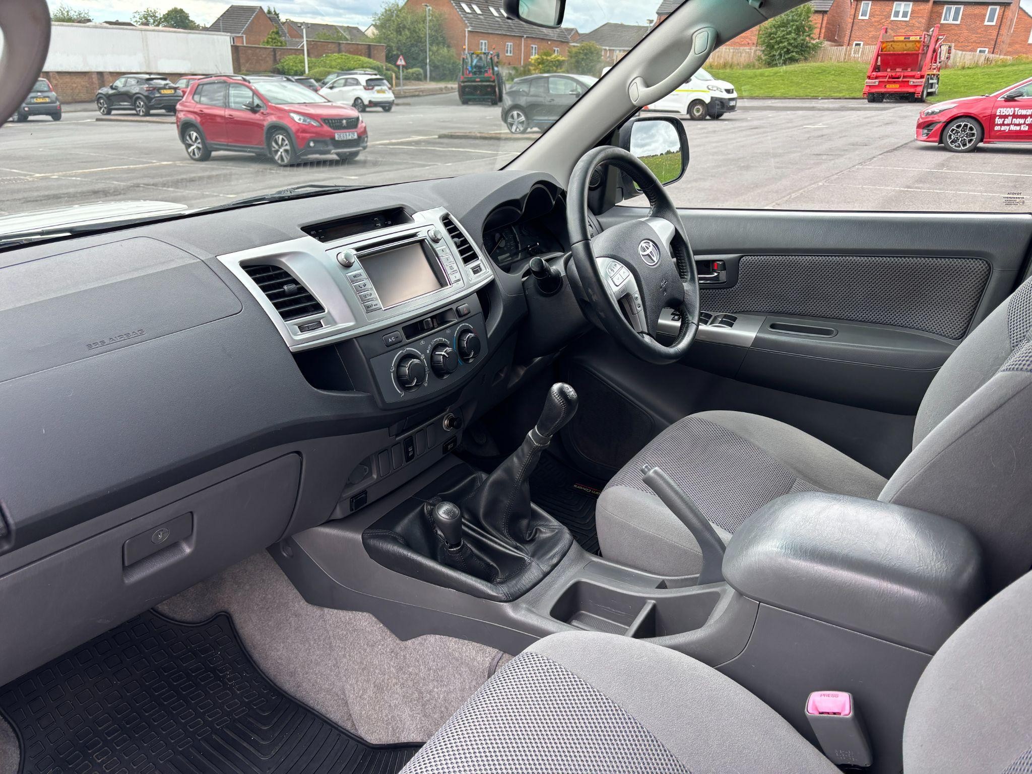 Toyota Hilux Image 32