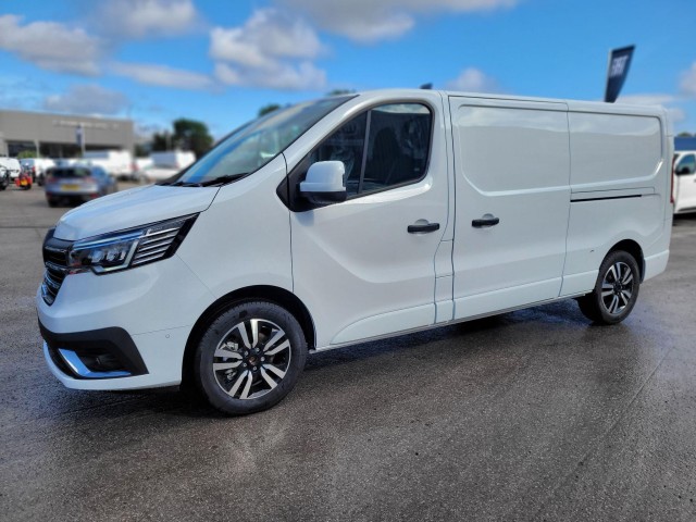 Renault Trafic 2.0 dCi Blue 30 Extra Sport LWB Euro 6 (s/s) 5dr null Image 1