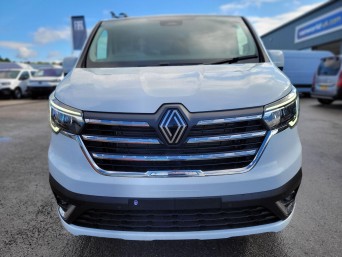 Renault Trafic 2.0 dCi Blue 30 Extra Sport LWB Euro 6 (s/s) 5dr null Image 2
