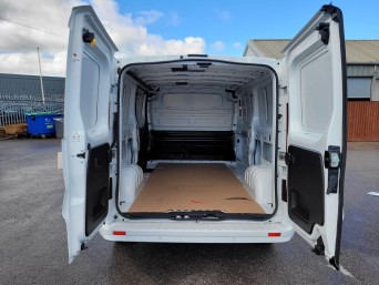 Renault Trafic 2.0 dCi Blue 30 Extra Sport LWB Euro 6 (s/s) 5dr null Image 3