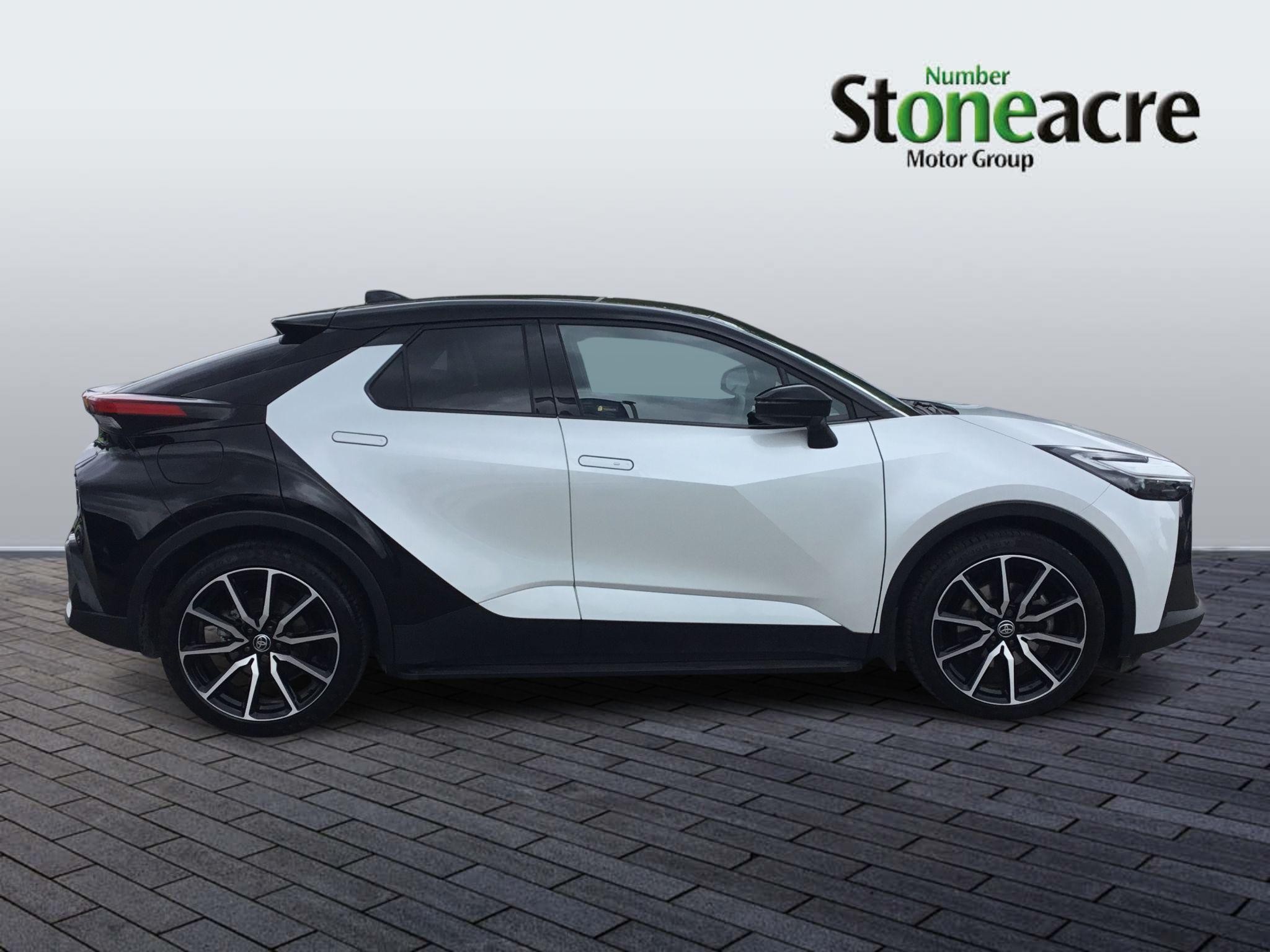 Toyota C-HR Image 2