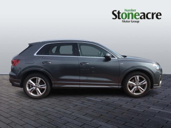 Audi Q3 40 TFSI Quattro S Line 5dr S Tronic RE69DJK Image 2